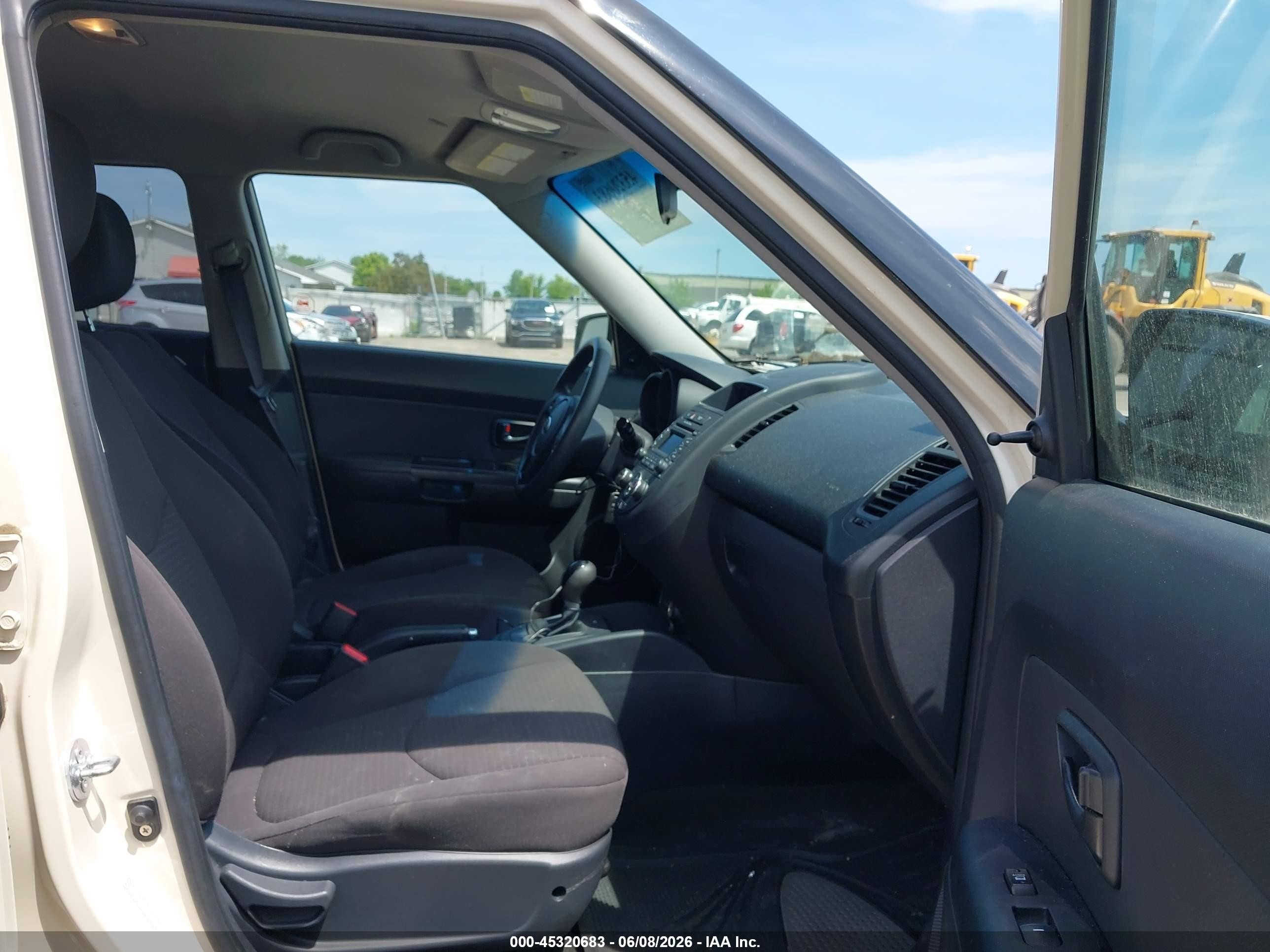 2012 Kia Soul   Cream vin: KNDJT2A54C7451283