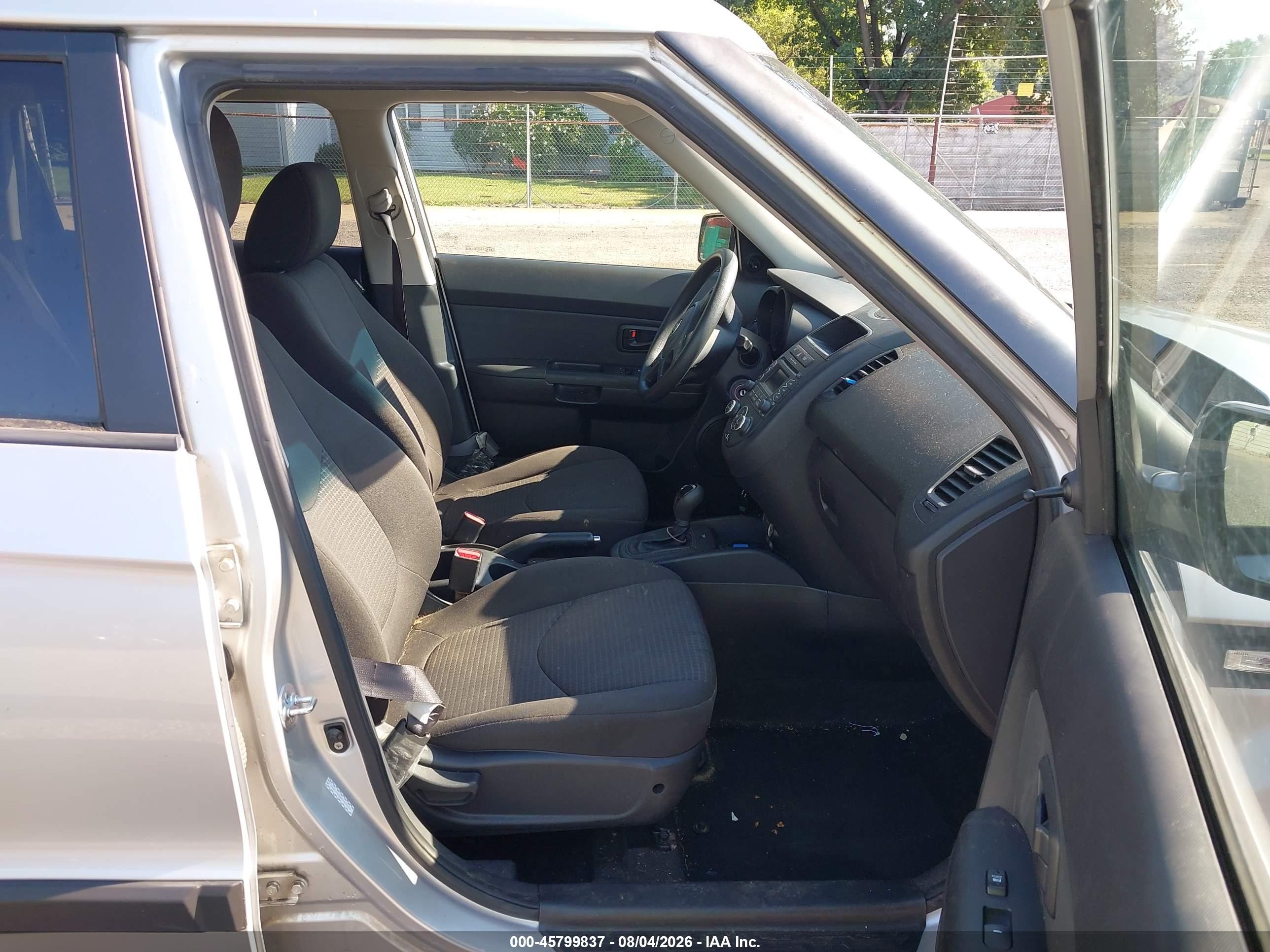2012 Kia Soul   Silver vin: KNDJT2A54C7463739