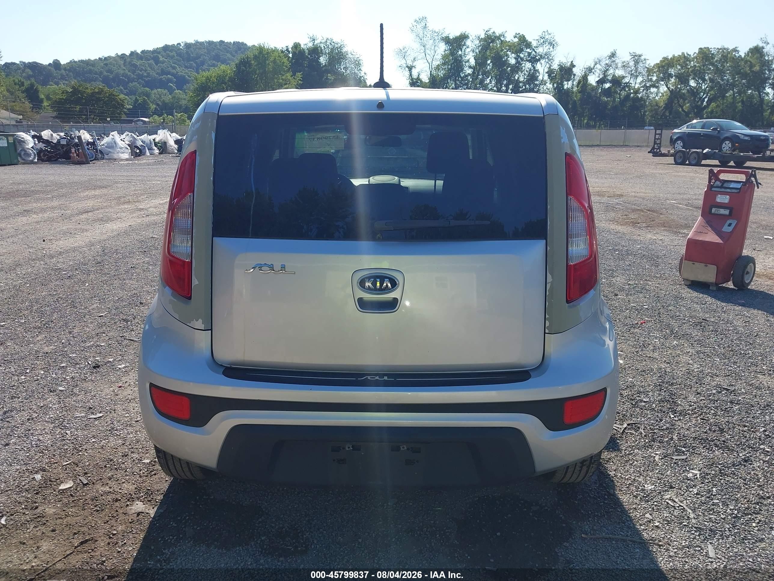 2012 Kia Soul   Silver vin: KNDJT2A54C7463739