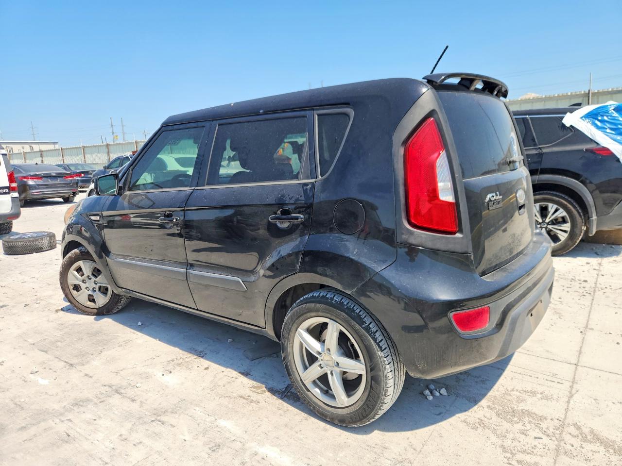 2012 Kia Soul Base Black vin: KNDJT2A54C7745721