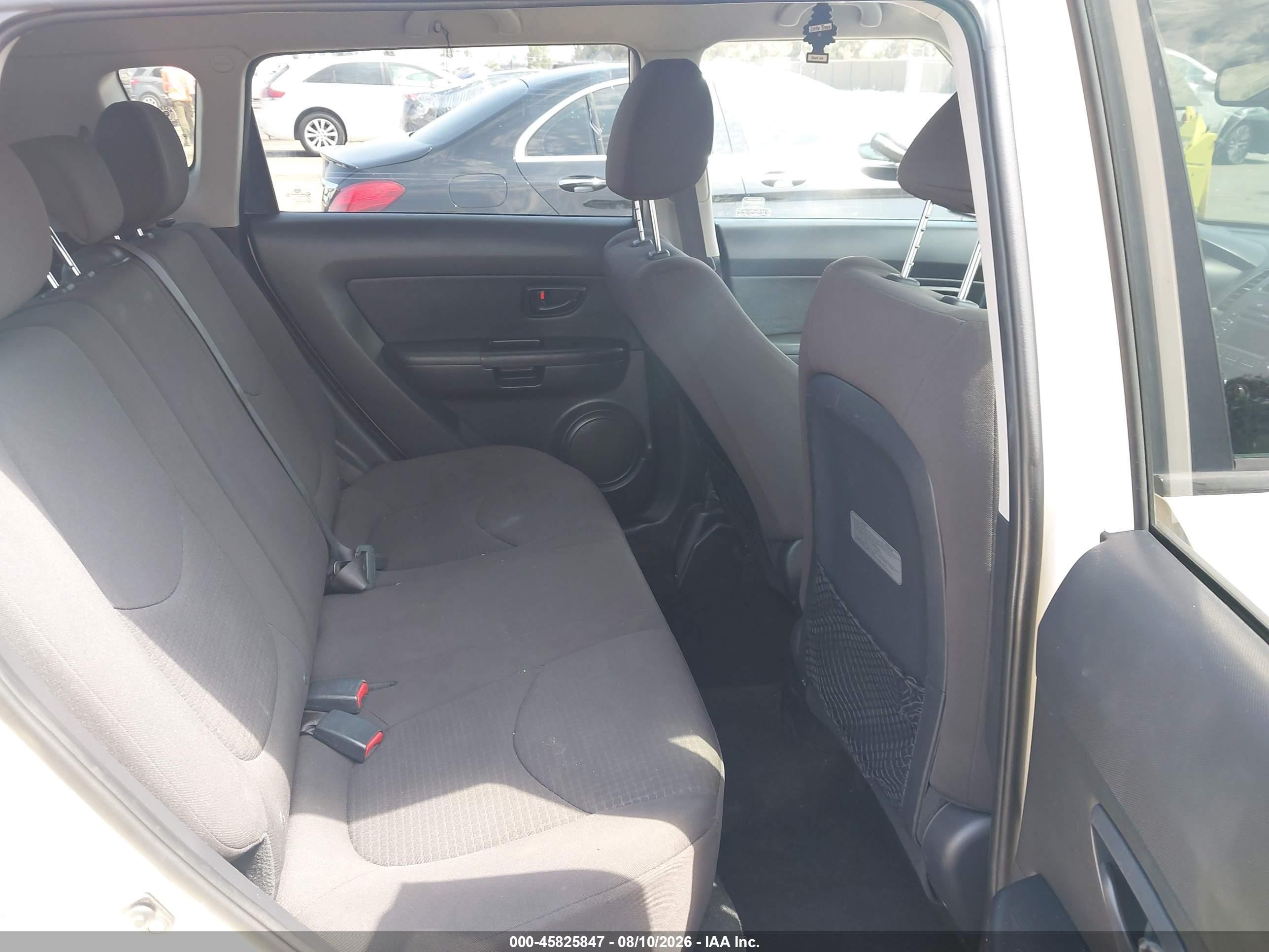 2013 Kia Soul   White vin: KNDJT2A54D7487251