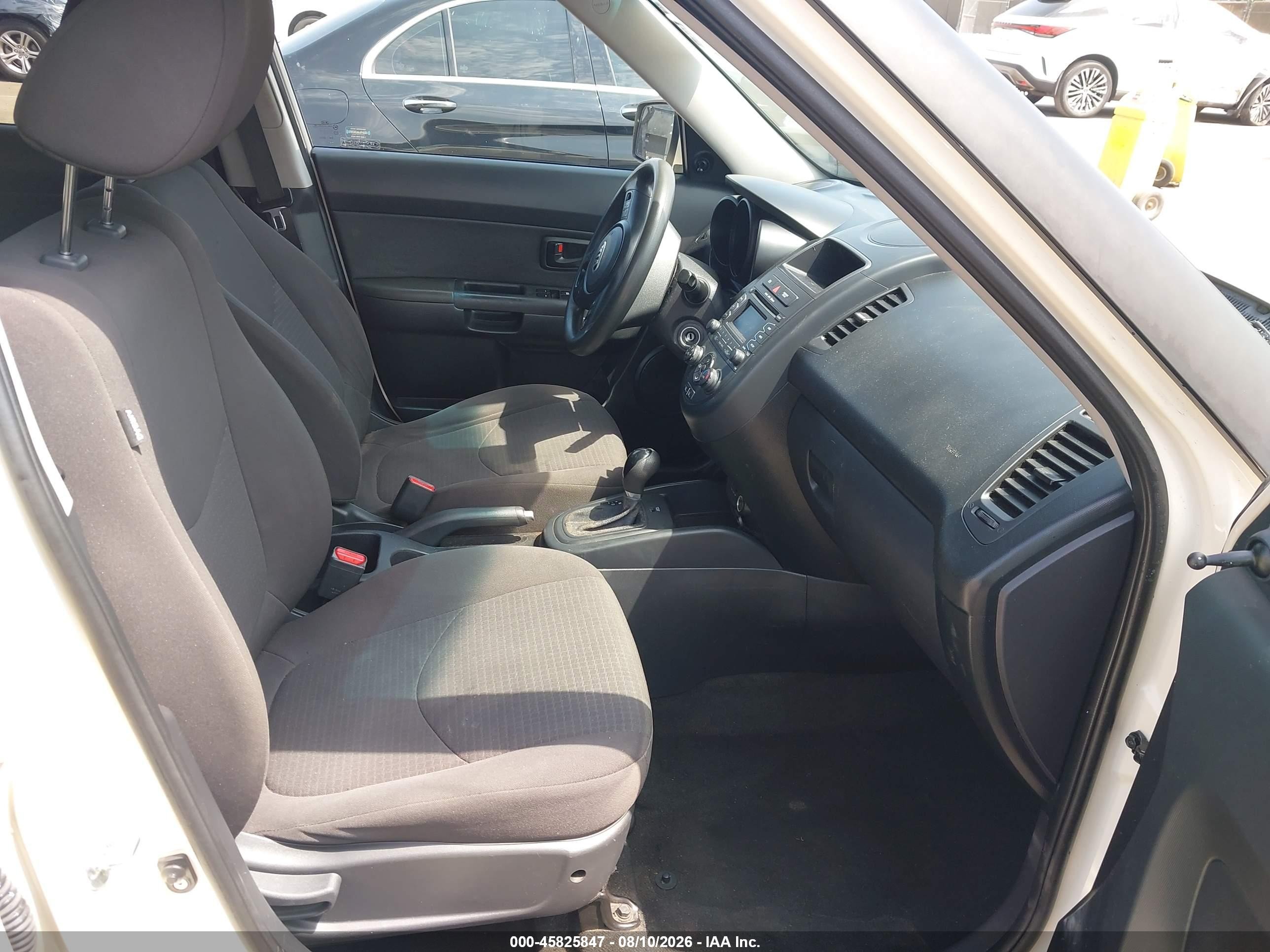 2013 Kia Soul   White vin: KNDJT2A54D7487251