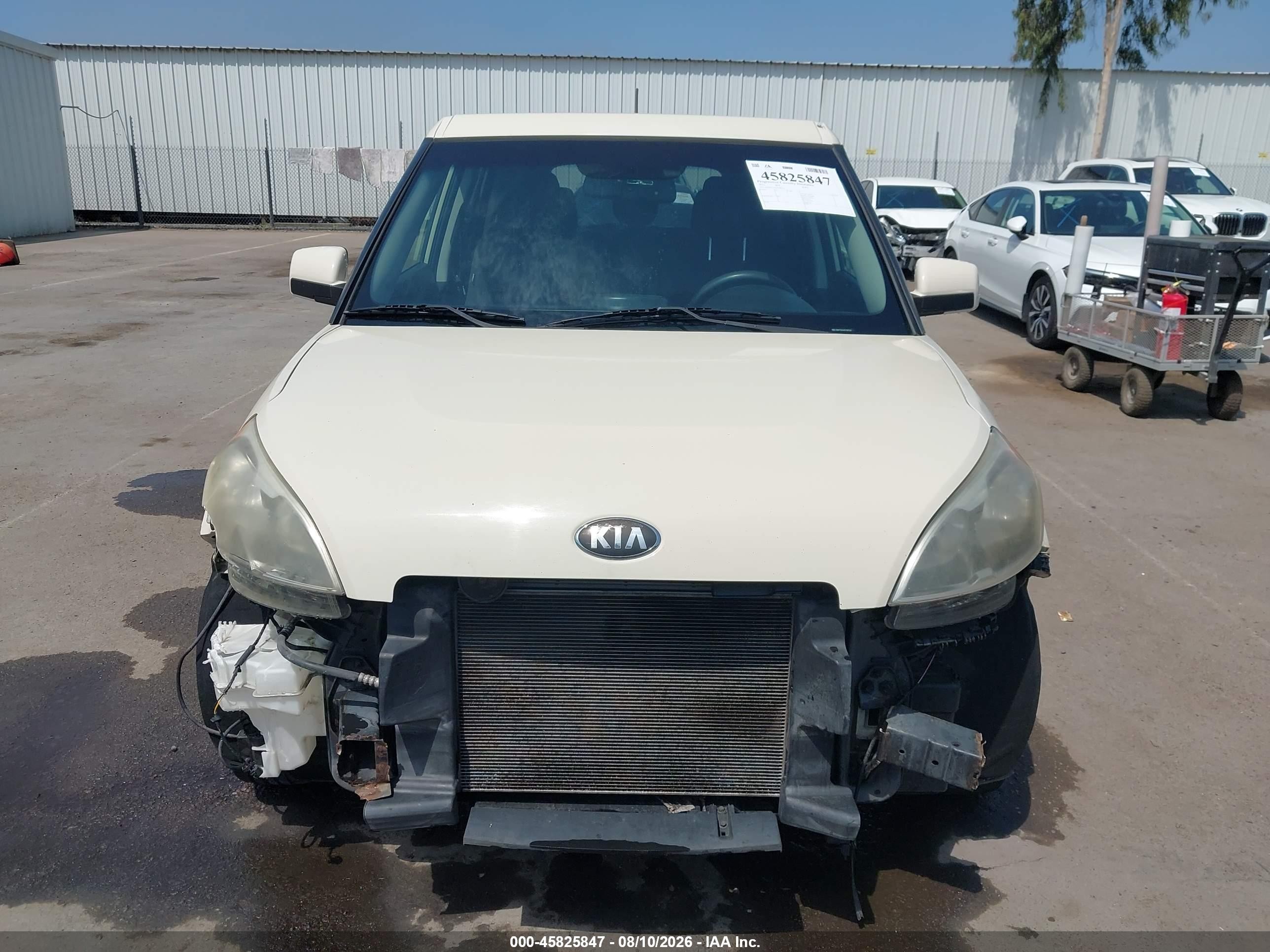 2013 Kia Soul   White vin: KNDJT2A54D7487251