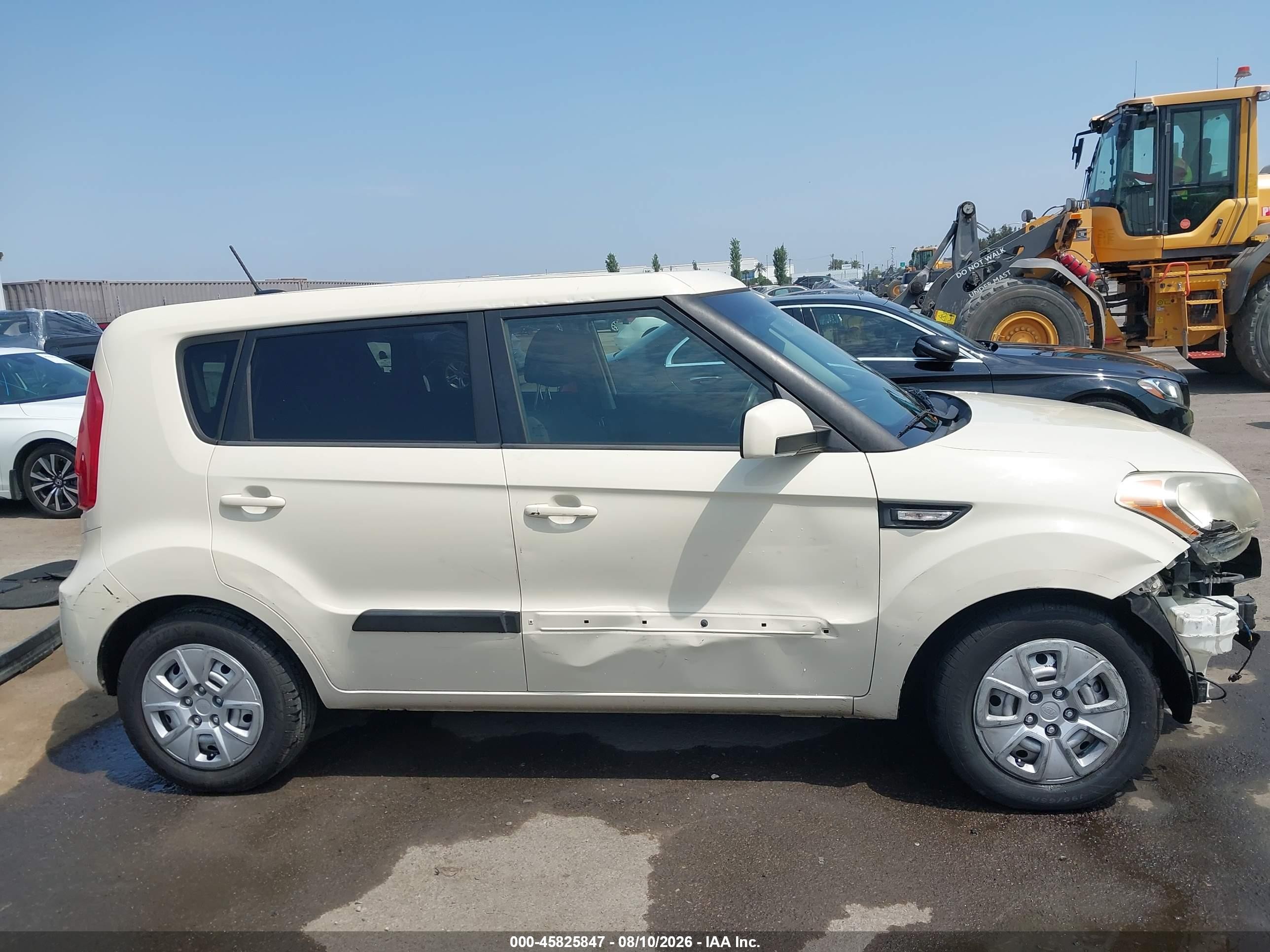 2013 Kia Soul   White vin: KNDJT2A54D7487251