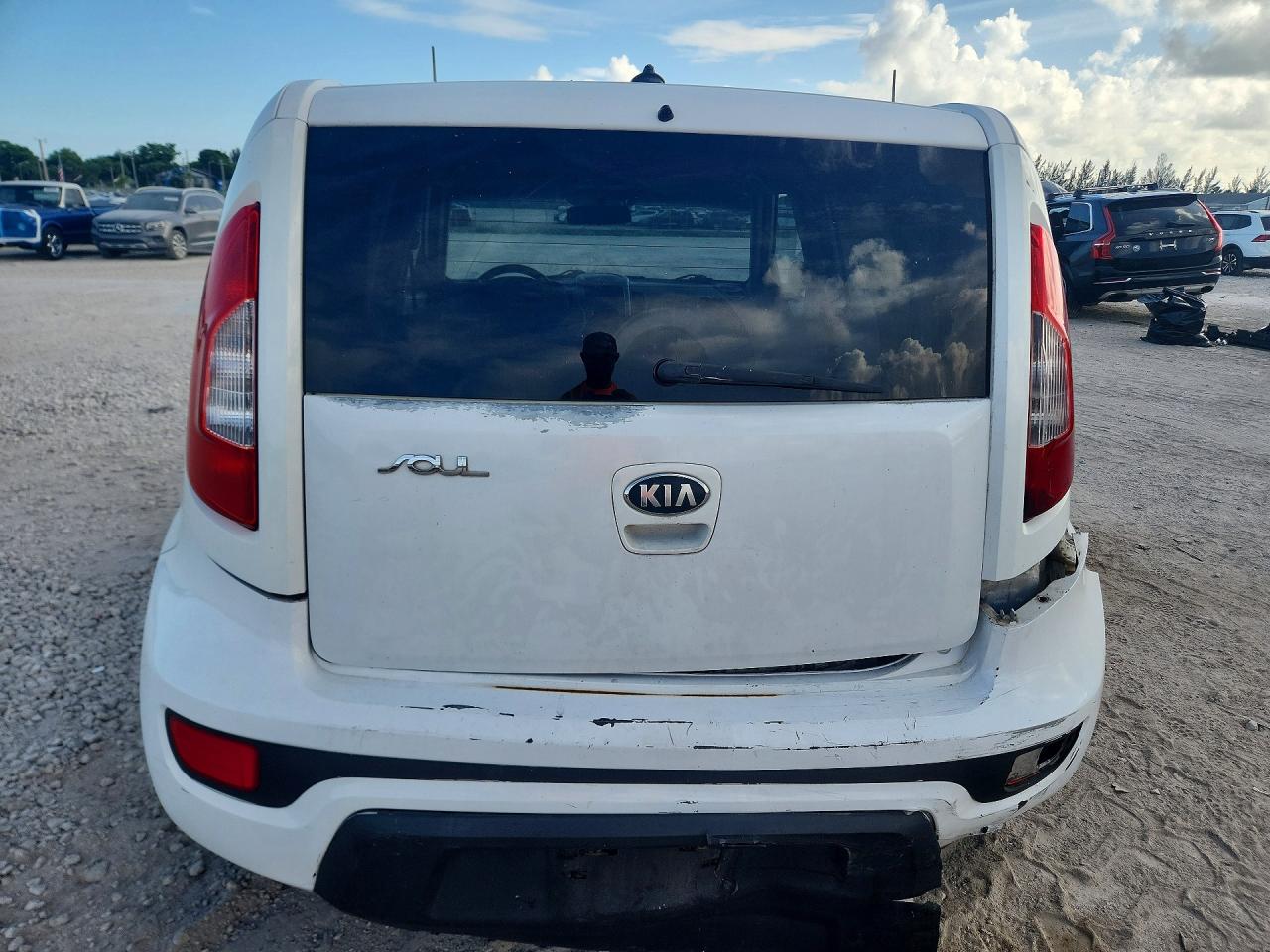2013 Kia Soul Base White vin: KNDJT2A54D7526808