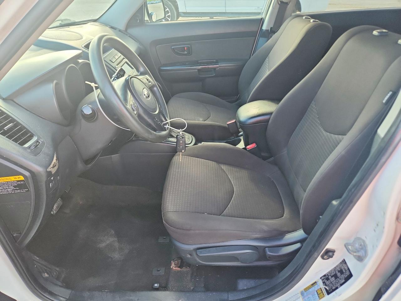 2013 Kia Soul Base White vin: KNDJT2A54D7526808