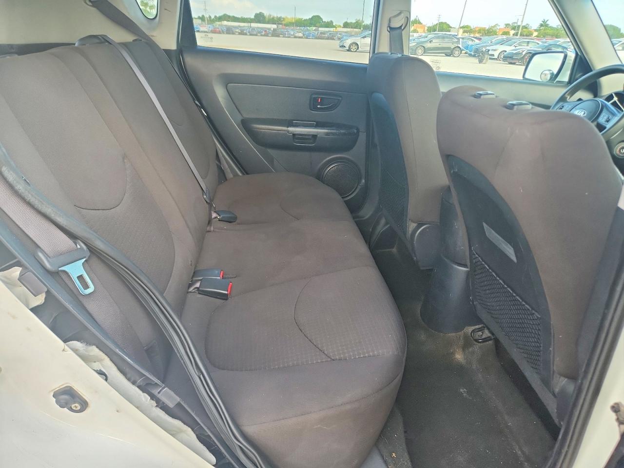 2013 Kia Soul Base White vin: KNDJT2A54D7526808