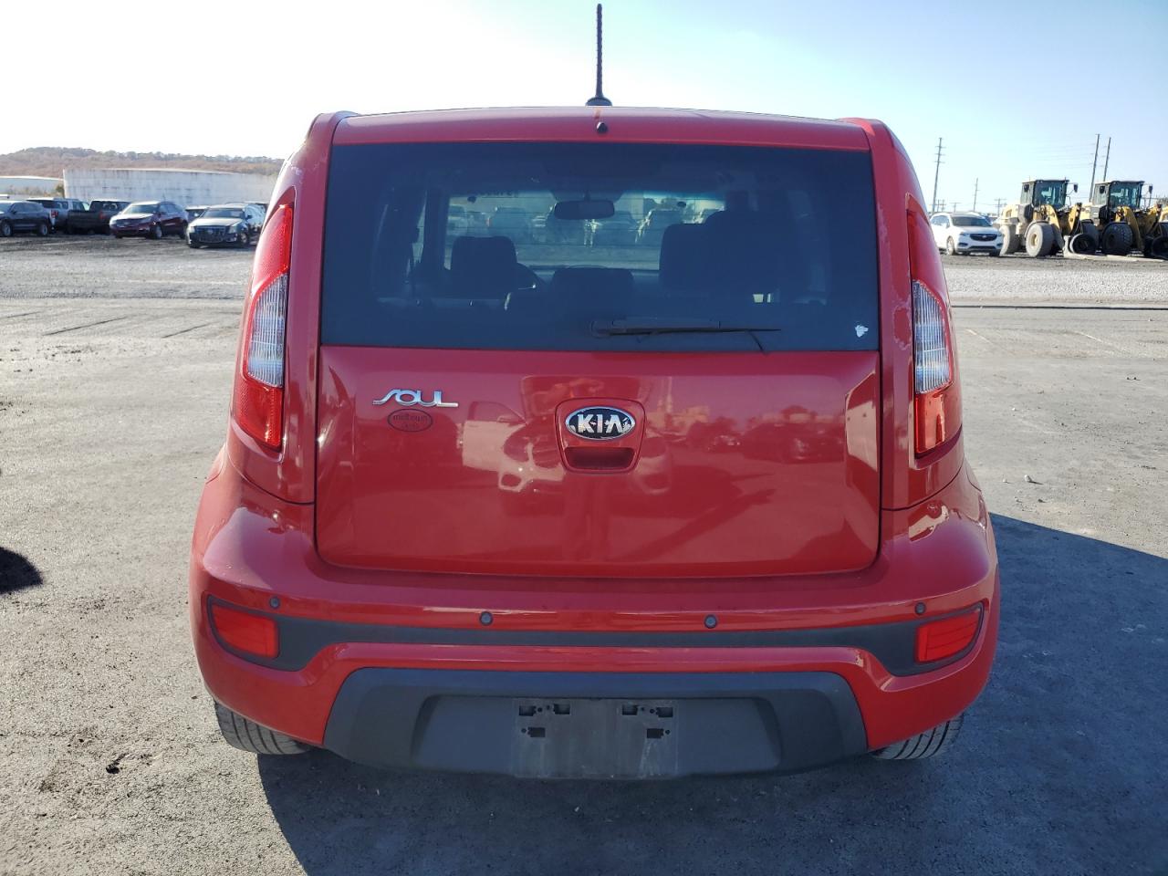 2013 Kia Soul Base Red vin: KNDJT2A54D7570484