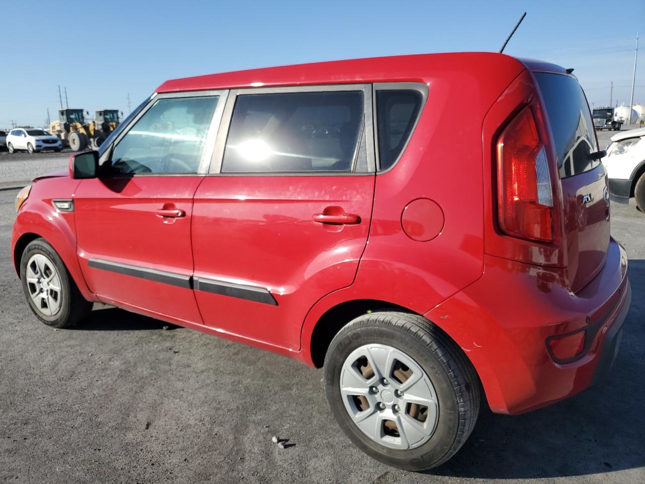 2013 Kia Soul Base Red vin: KNDJT2A54D7570484