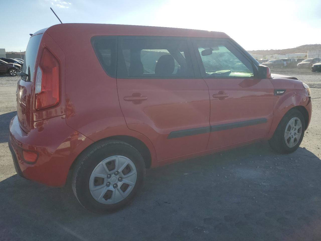 2013 Kia Soul Base Red vin: KNDJT2A54D7570484