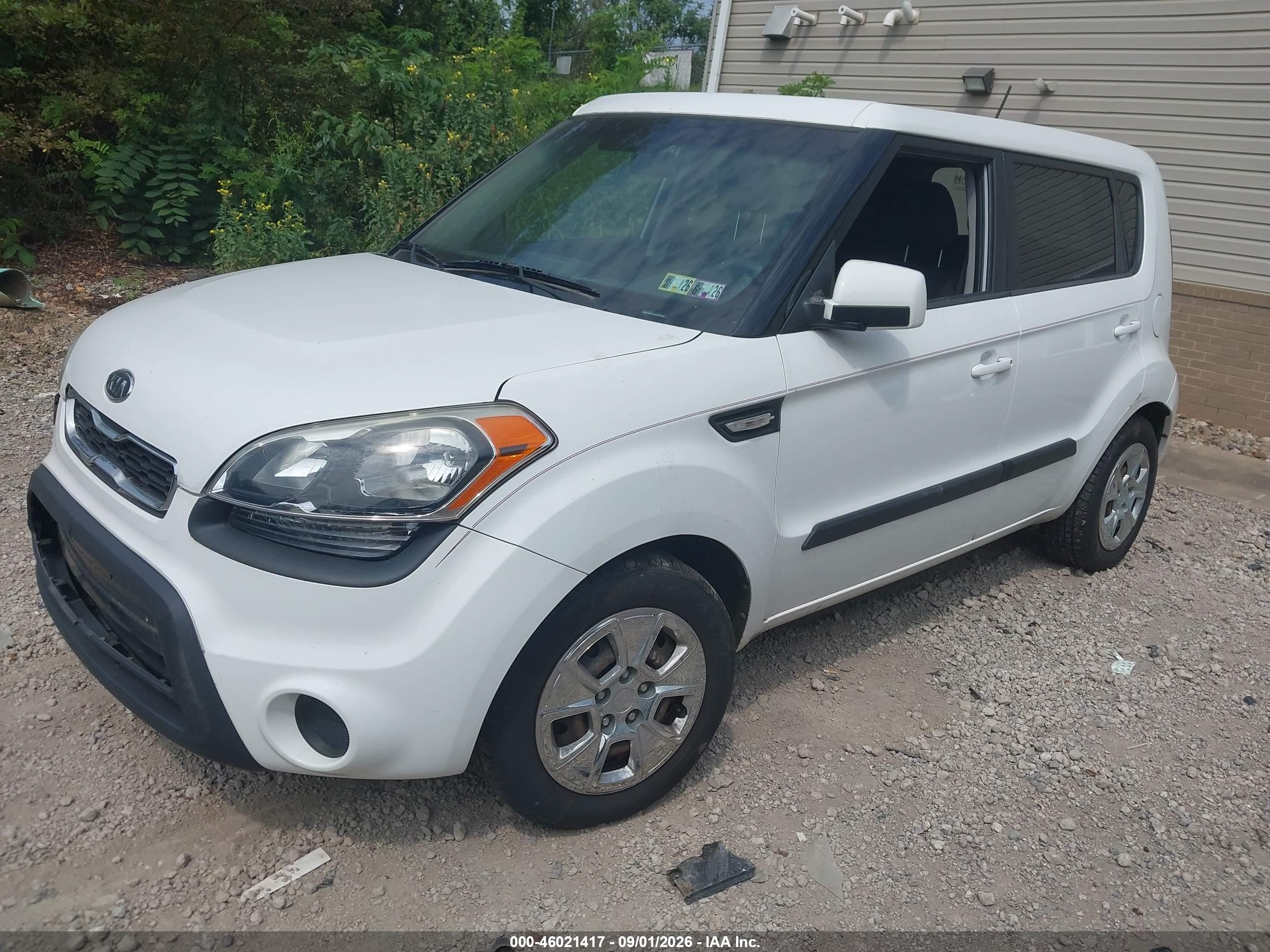 2012 Kia Soul   White vin: KNDJT2A55C7355436