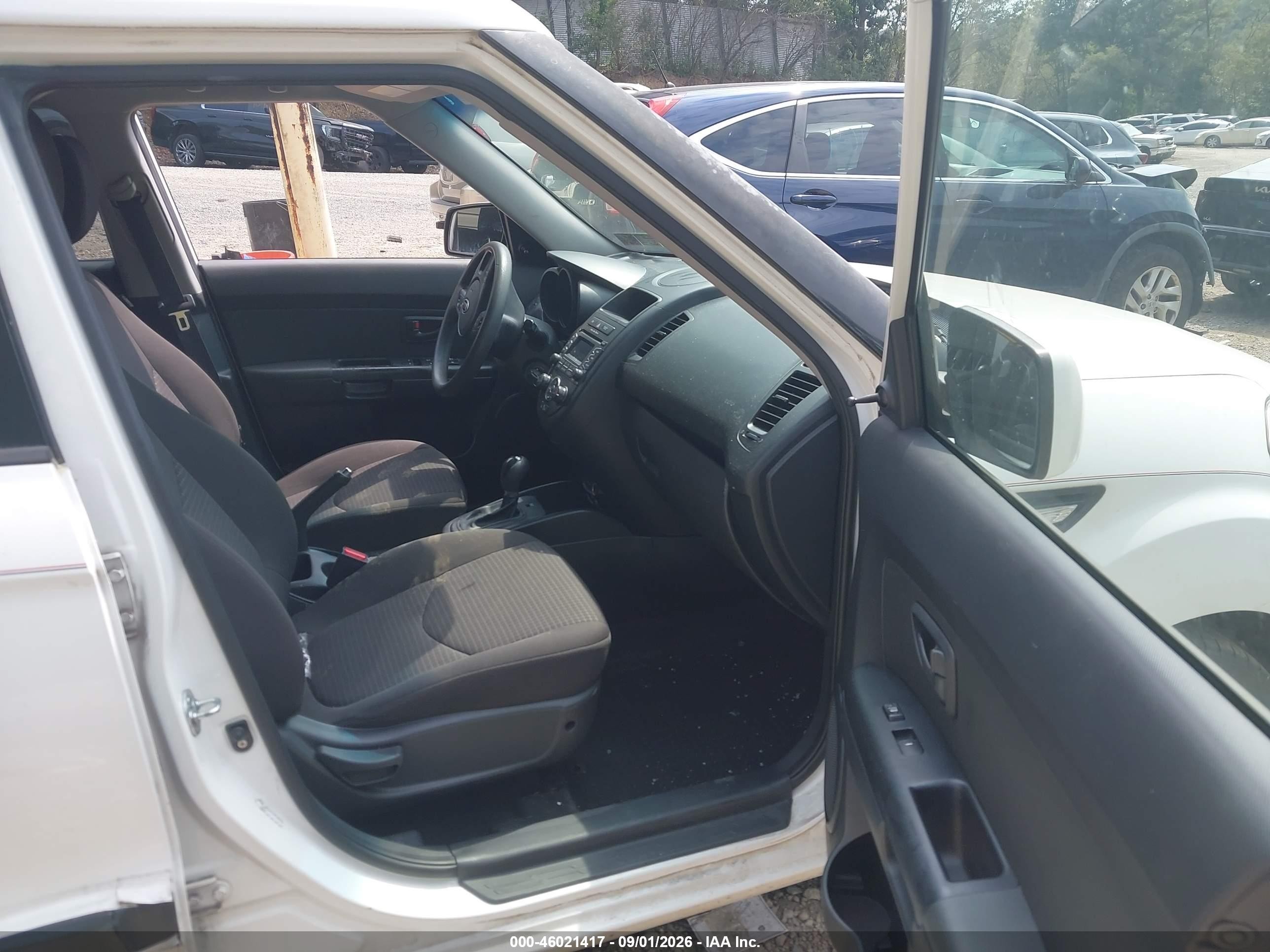 2012 Kia Soul   White vin: KNDJT2A55C7355436