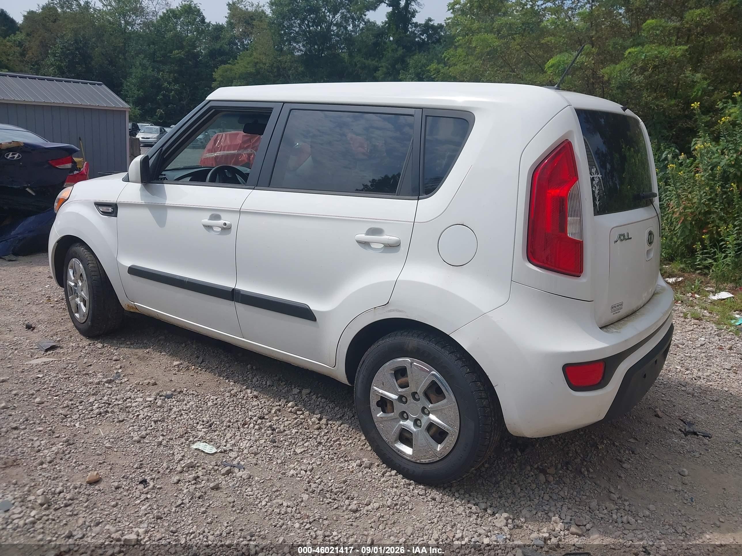 2012 Kia Soul   White vin: KNDJT2A55C7355436
