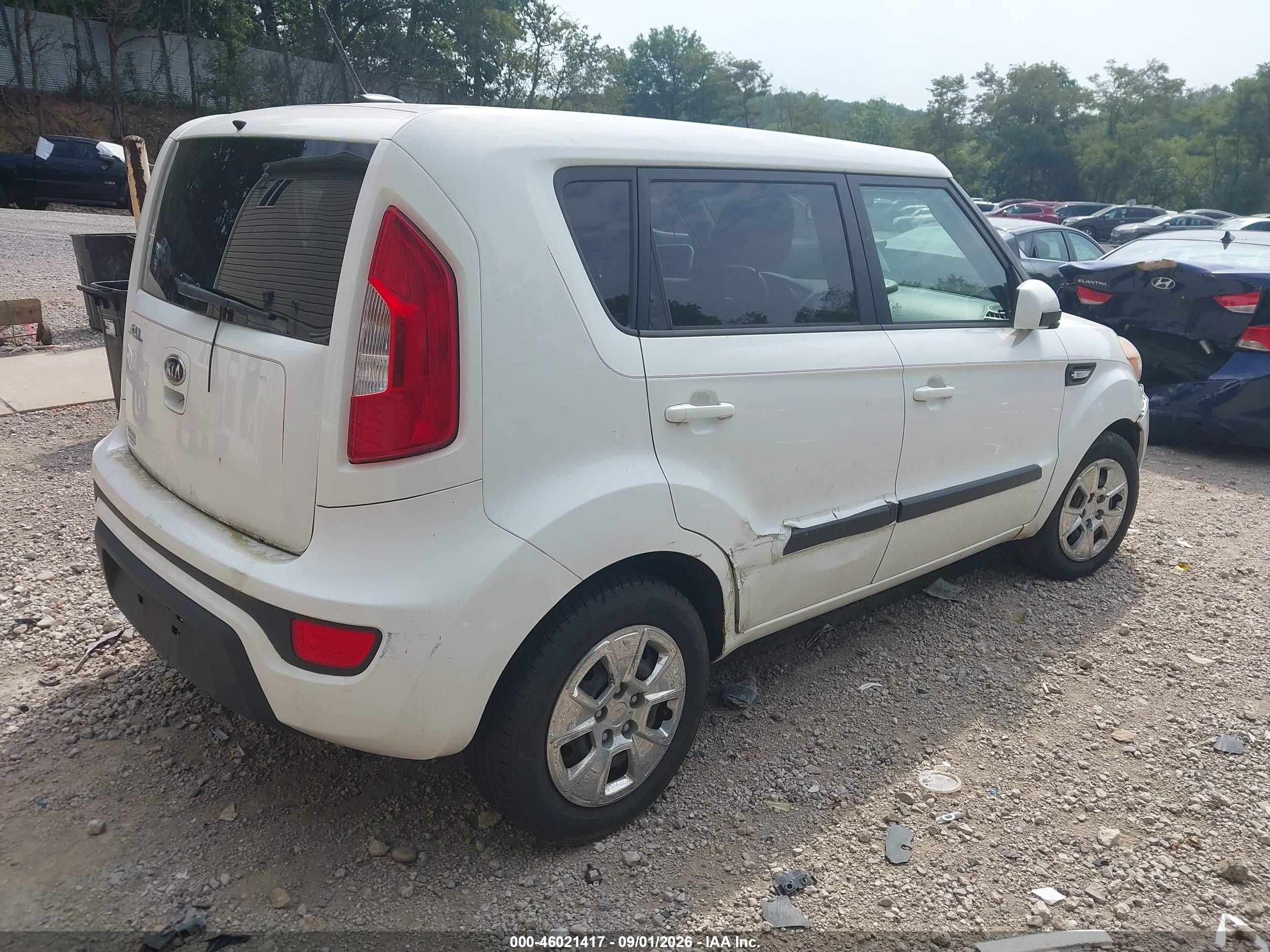 2012 Kia Soul   White vin: KNDJT2A55C7355436
