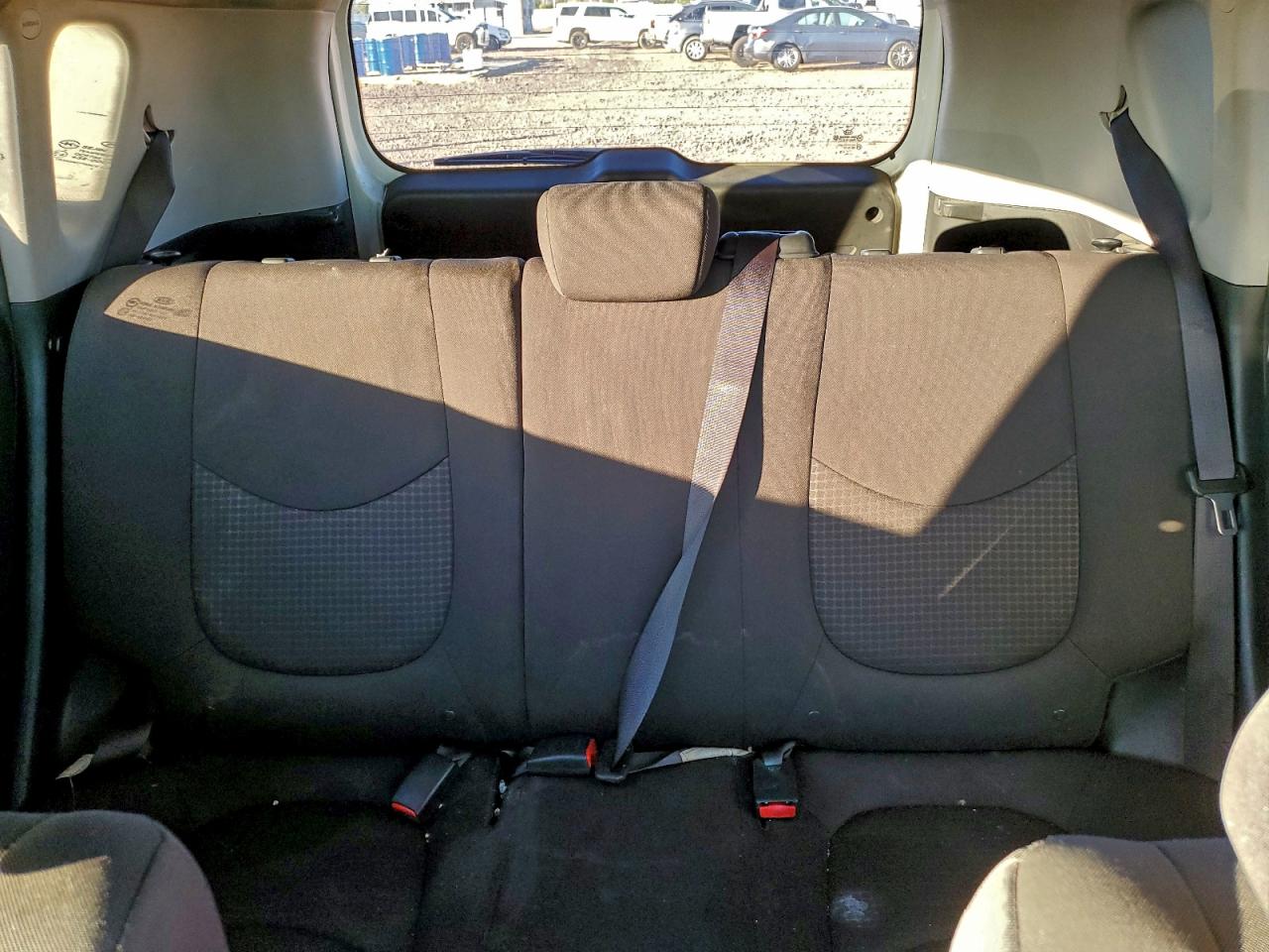 2012 Kia Soul Base White vin: KNDJT2A55C7356313