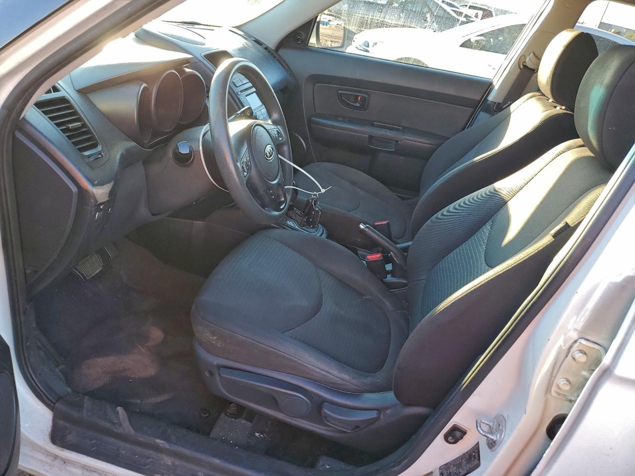 2012 Kia Soul Base White vin: KNDJT2A55C7356313