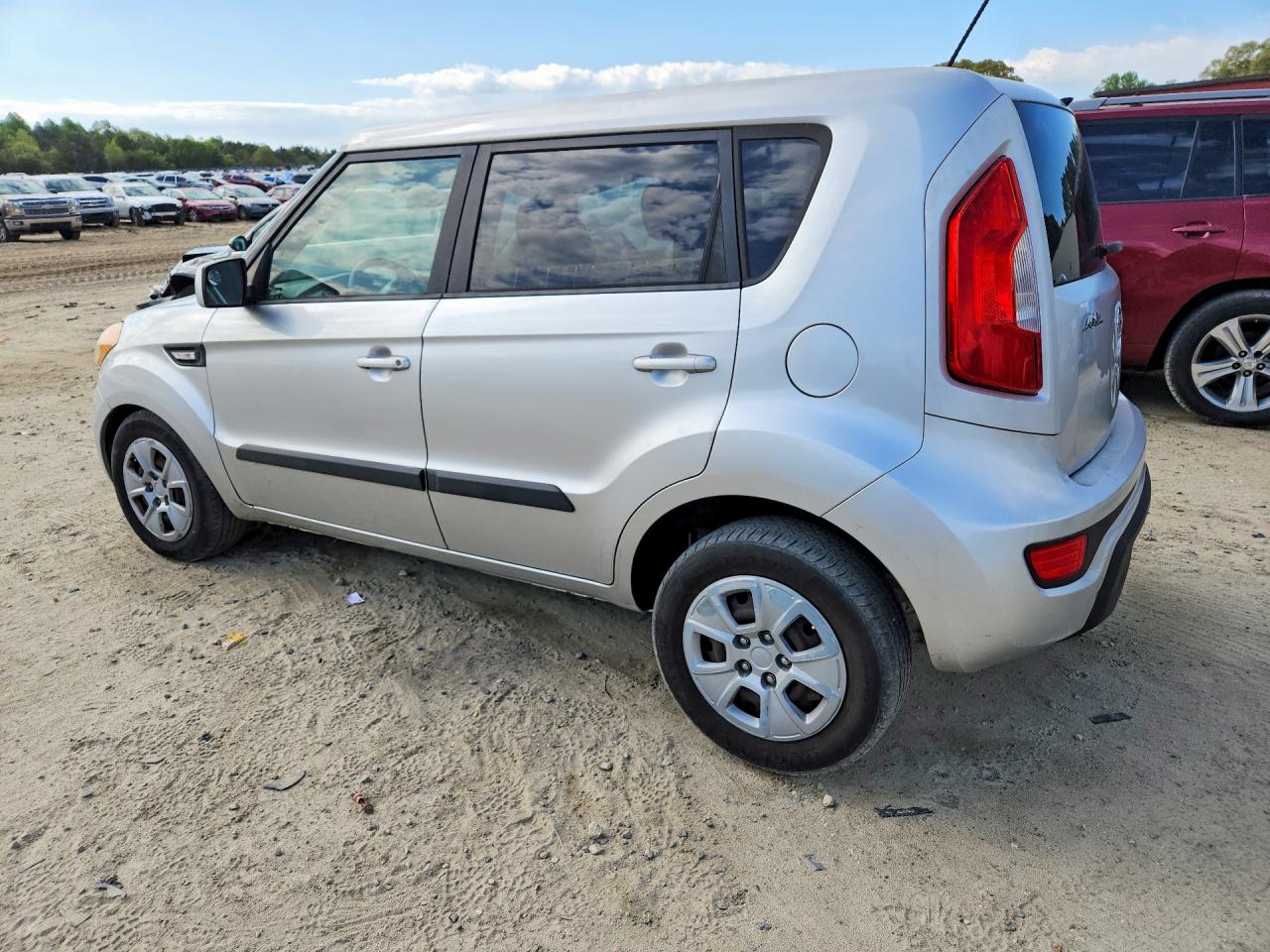 2012 Kia Soul Base Silver vin: KNDJT2A55C7457299
