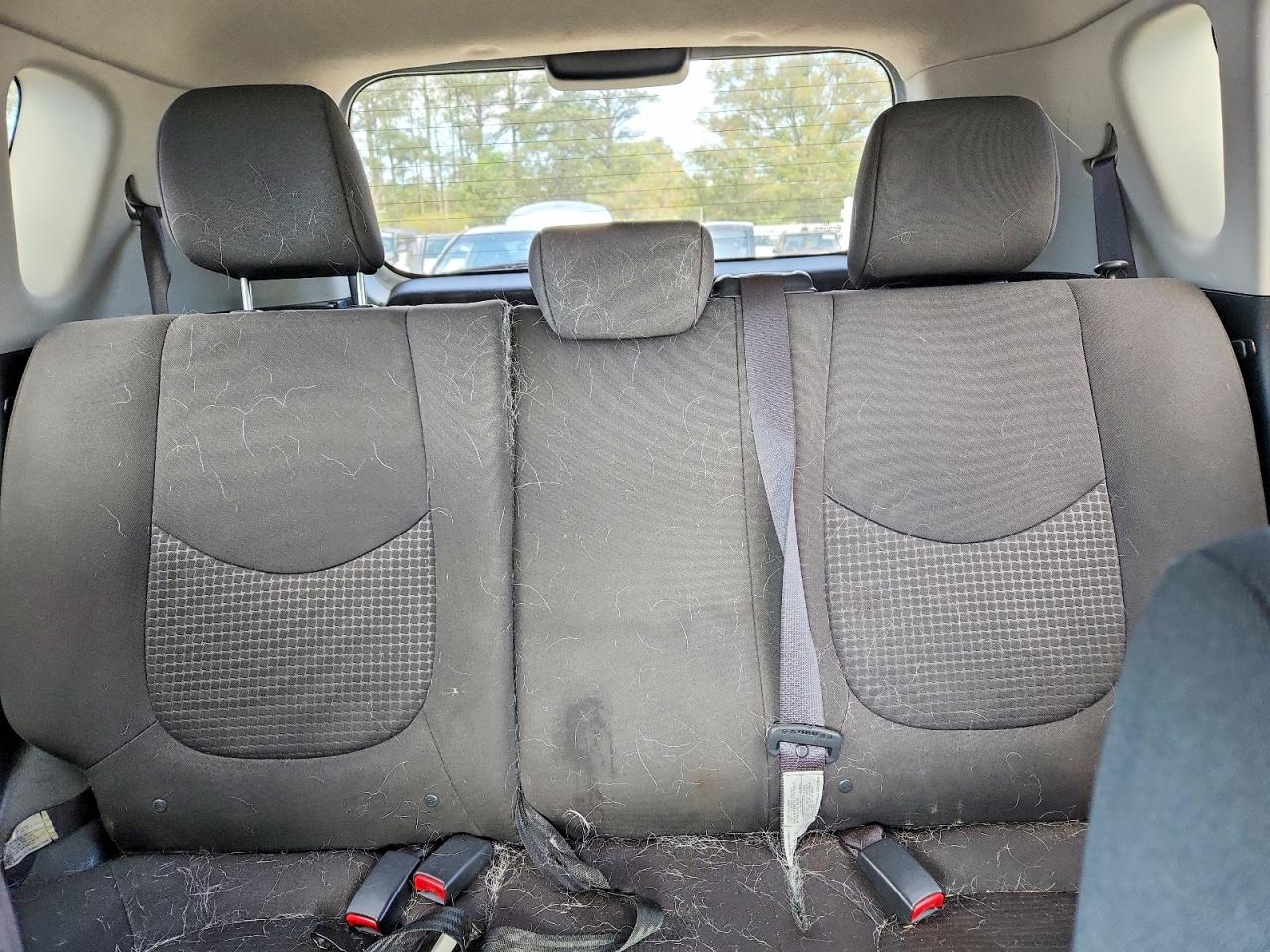 2012 Kia Soul Base Silver vin: KNDJT2A55C7457299