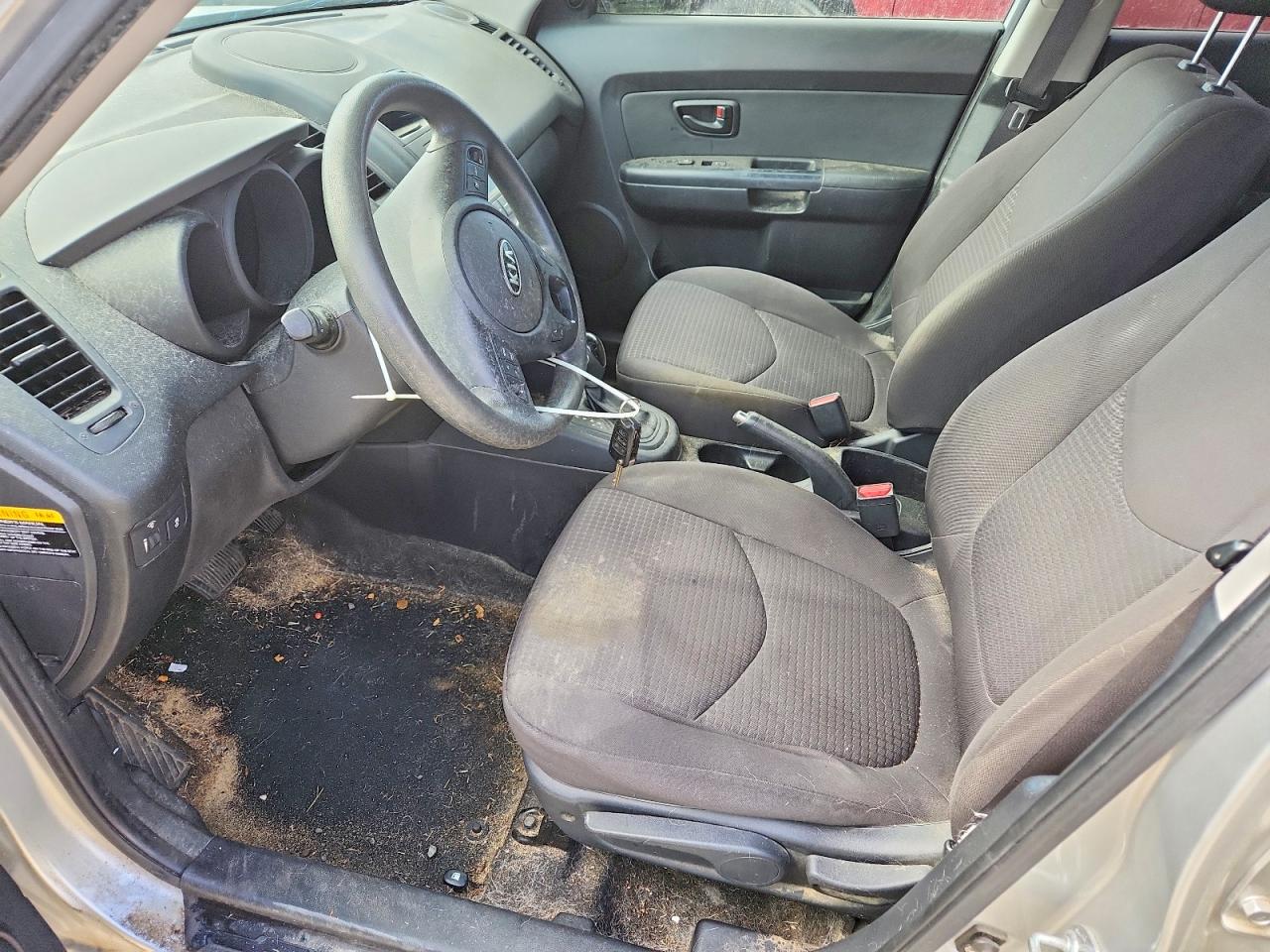 2012 Kia Soul Base Silver vin: KNDJT2A55C7457299