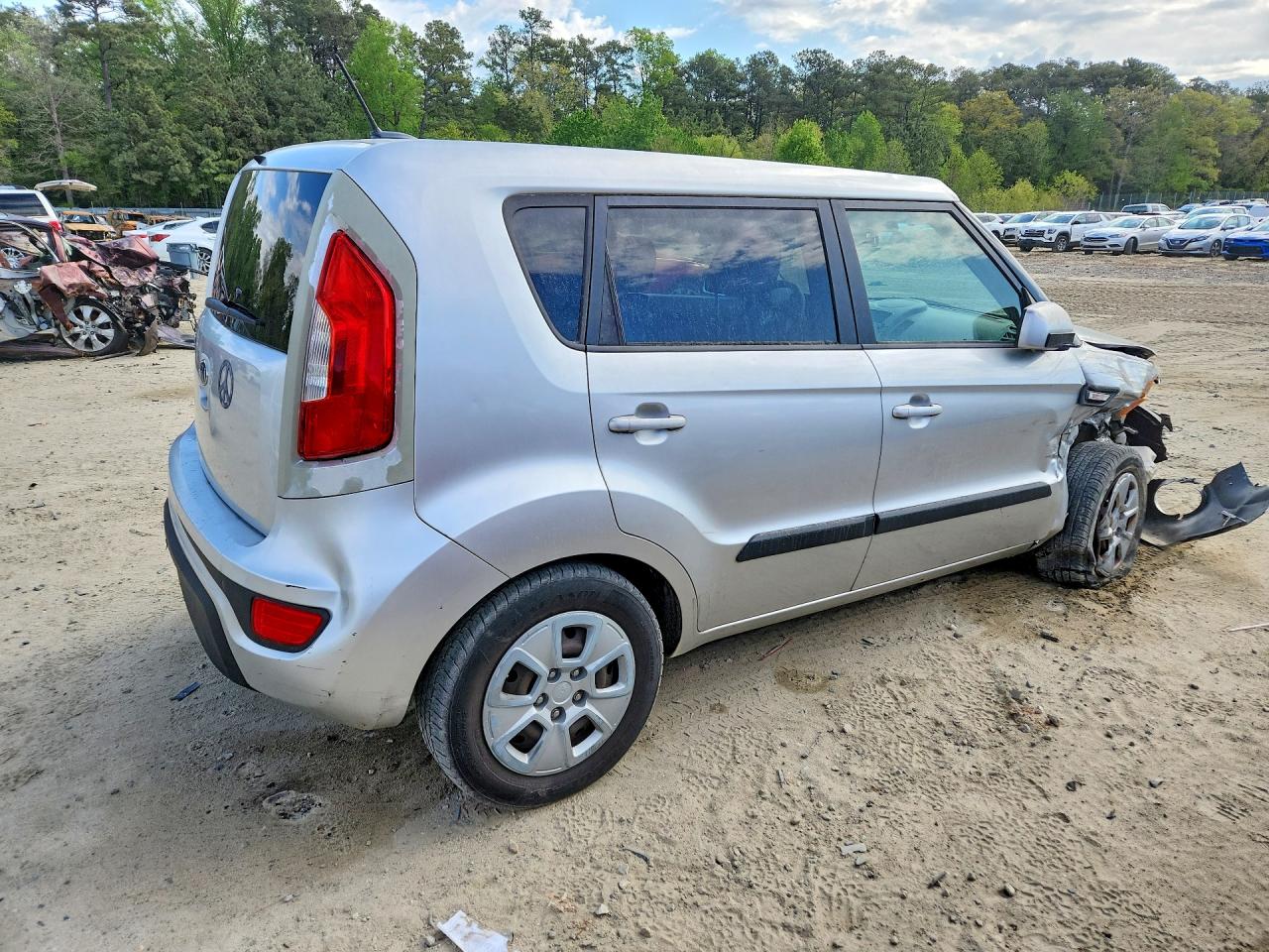 2012 Kia Soul Base Silver vin: KNDJT2A55C7457299