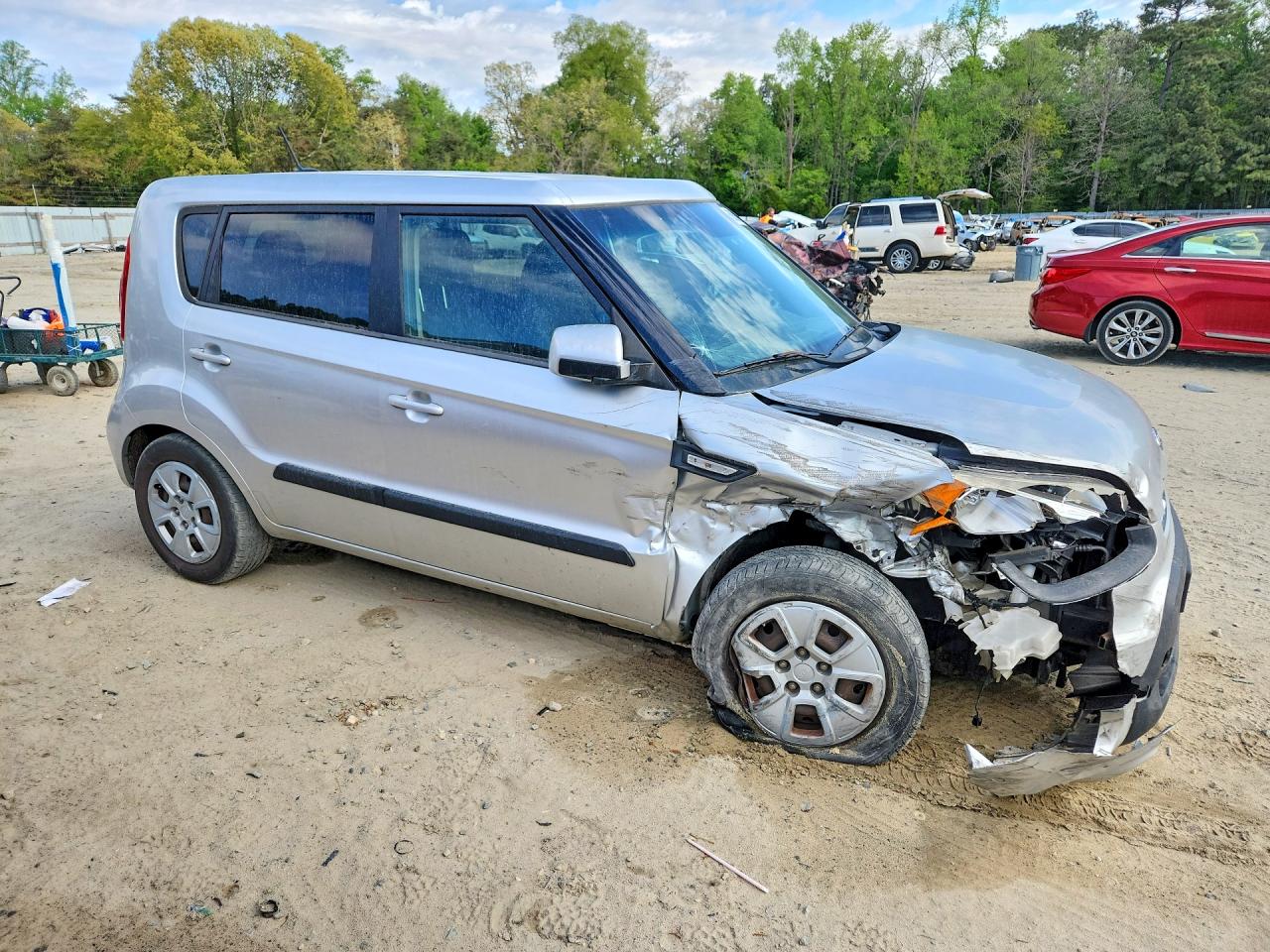 2012 Kia Soul Base Silver vin: KNDJT2A55C7457299