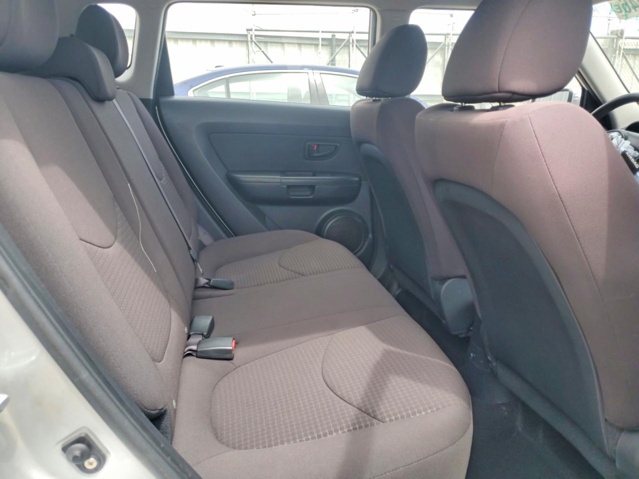 2012 Kia Soul Base Silver vin: KNDJT2A55C7469694