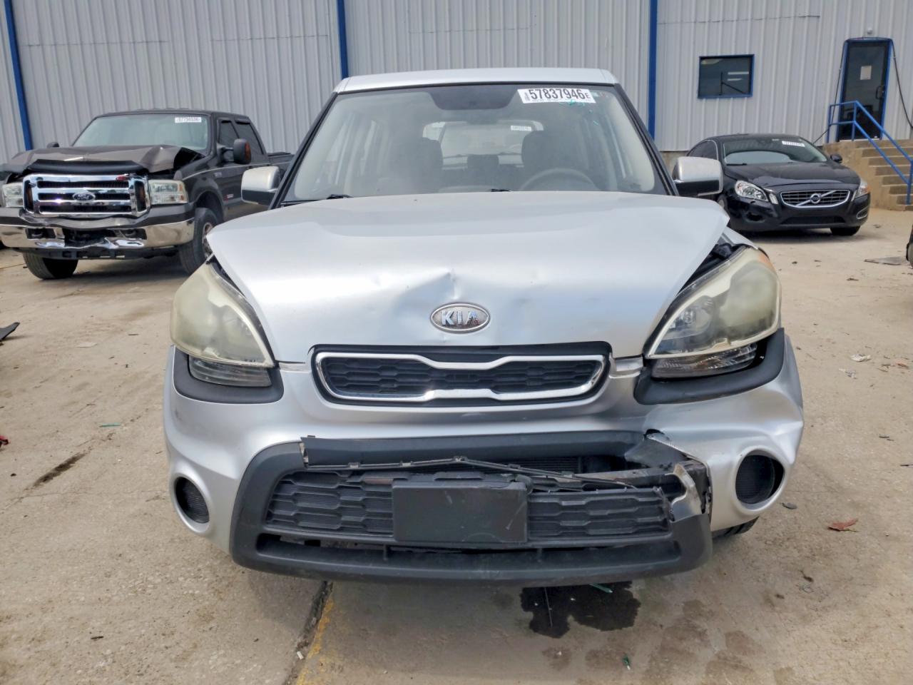 2012 Kia Soul Base Silver vin: KNDJT2A55C7469694