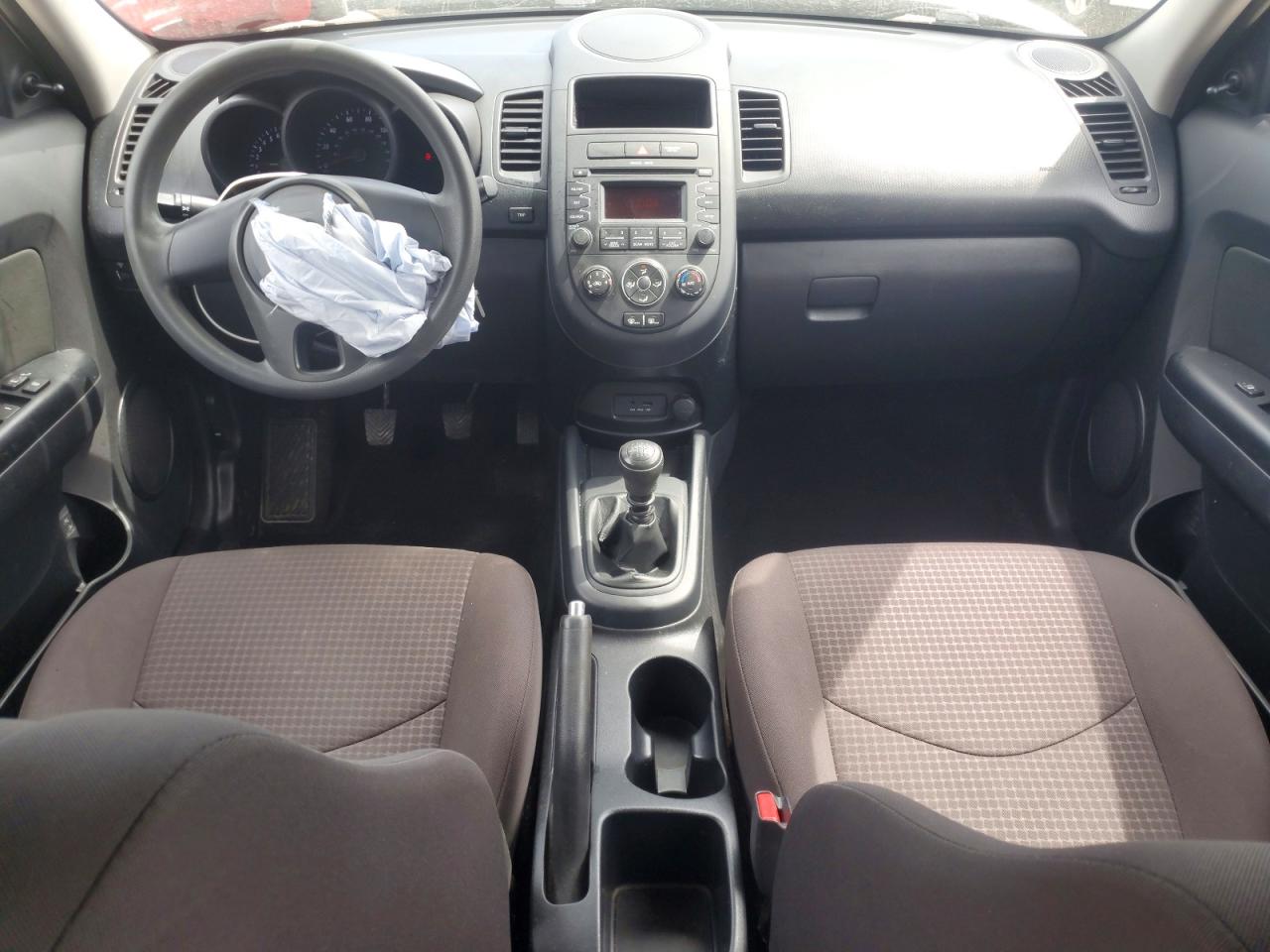 2012 Kia Soul Base Silver vin: KNDJT2A55C7469694