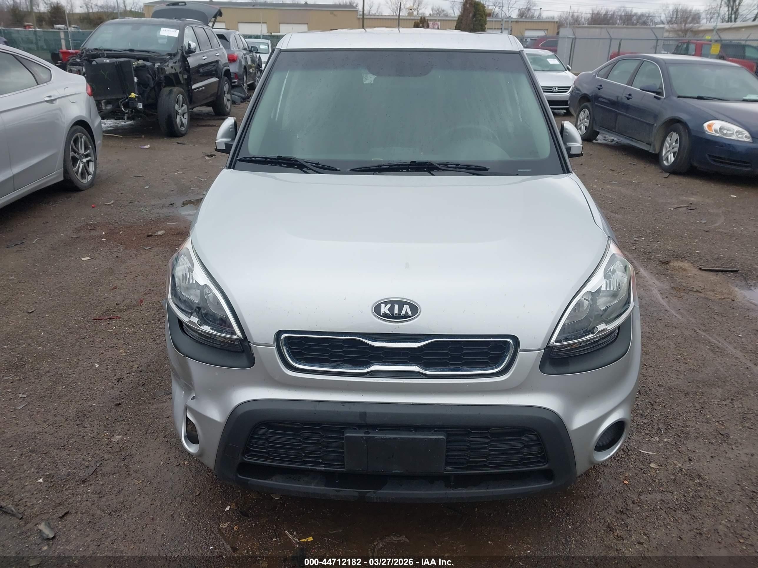 2012 Kia Soul   Silver vin: KNDJT2A55C7470361