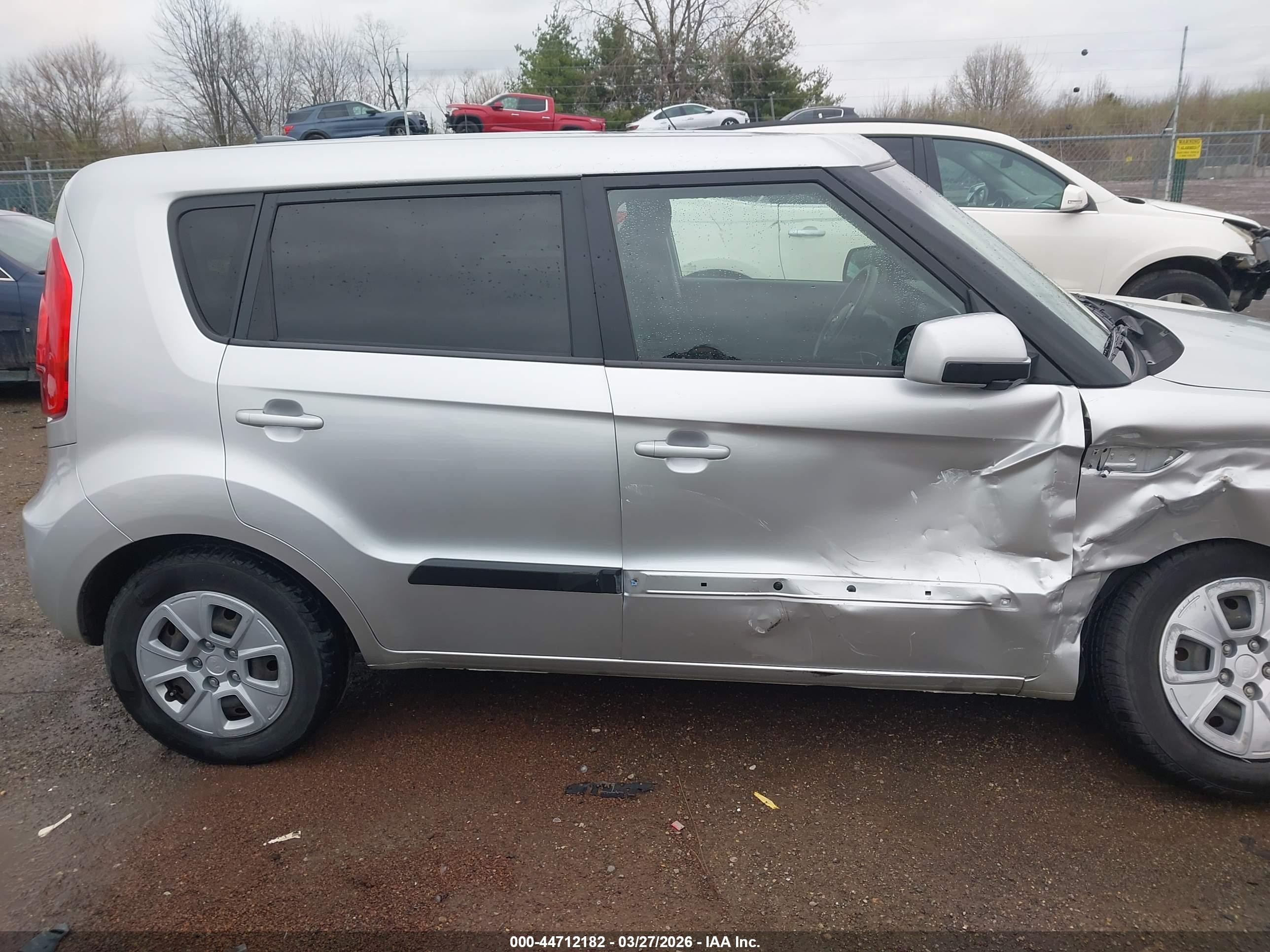 2012 Kia Soul   Silver vin: KNDJT2A55C7470361