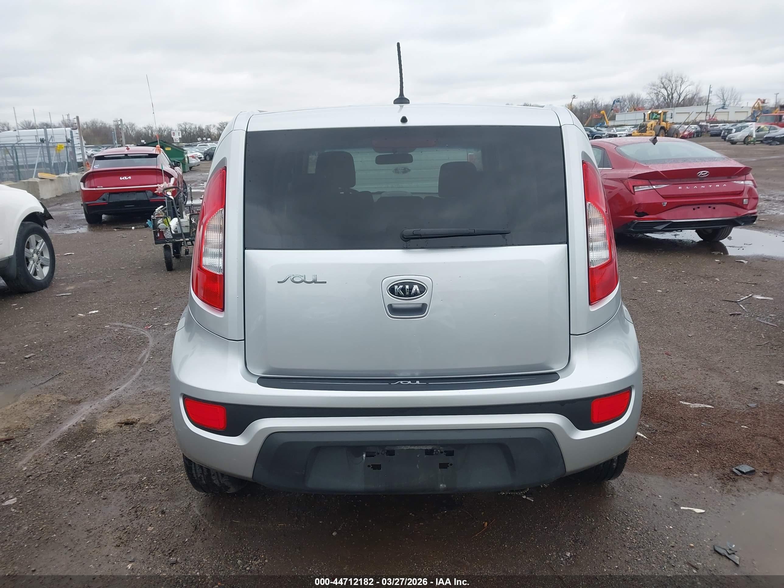 2012 Kia Soul   Silver vin: KNDJT2A55C7470361
