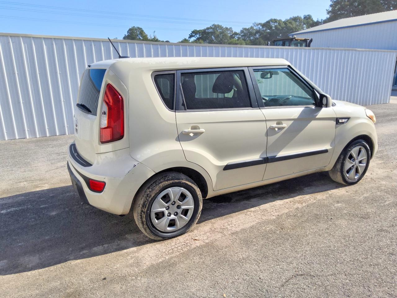 2013 Kia Soul Base White vin: KNDJT2A55D7509323