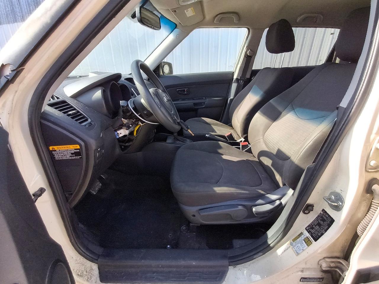 2013 Kia Soul Base White vin: KNDJT2A55D7509323