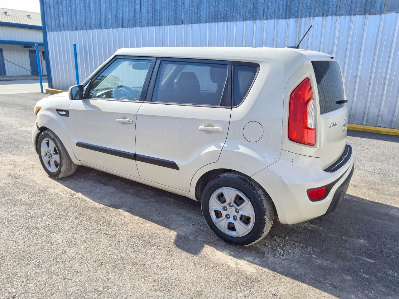 2013 Kia Soul Base White vin: KNDJT2A55D7509323