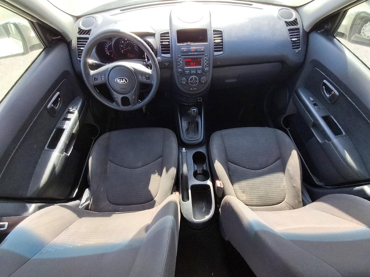 2013 Kia Soul Base White vin: KNDJT2A55D7509323