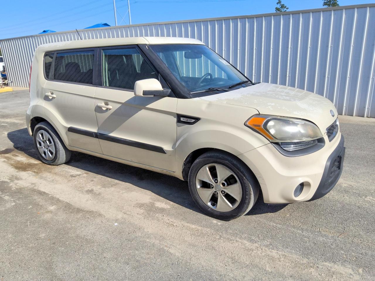 2013 Kia Soul Base White vin: KNDJT2A55D7509323