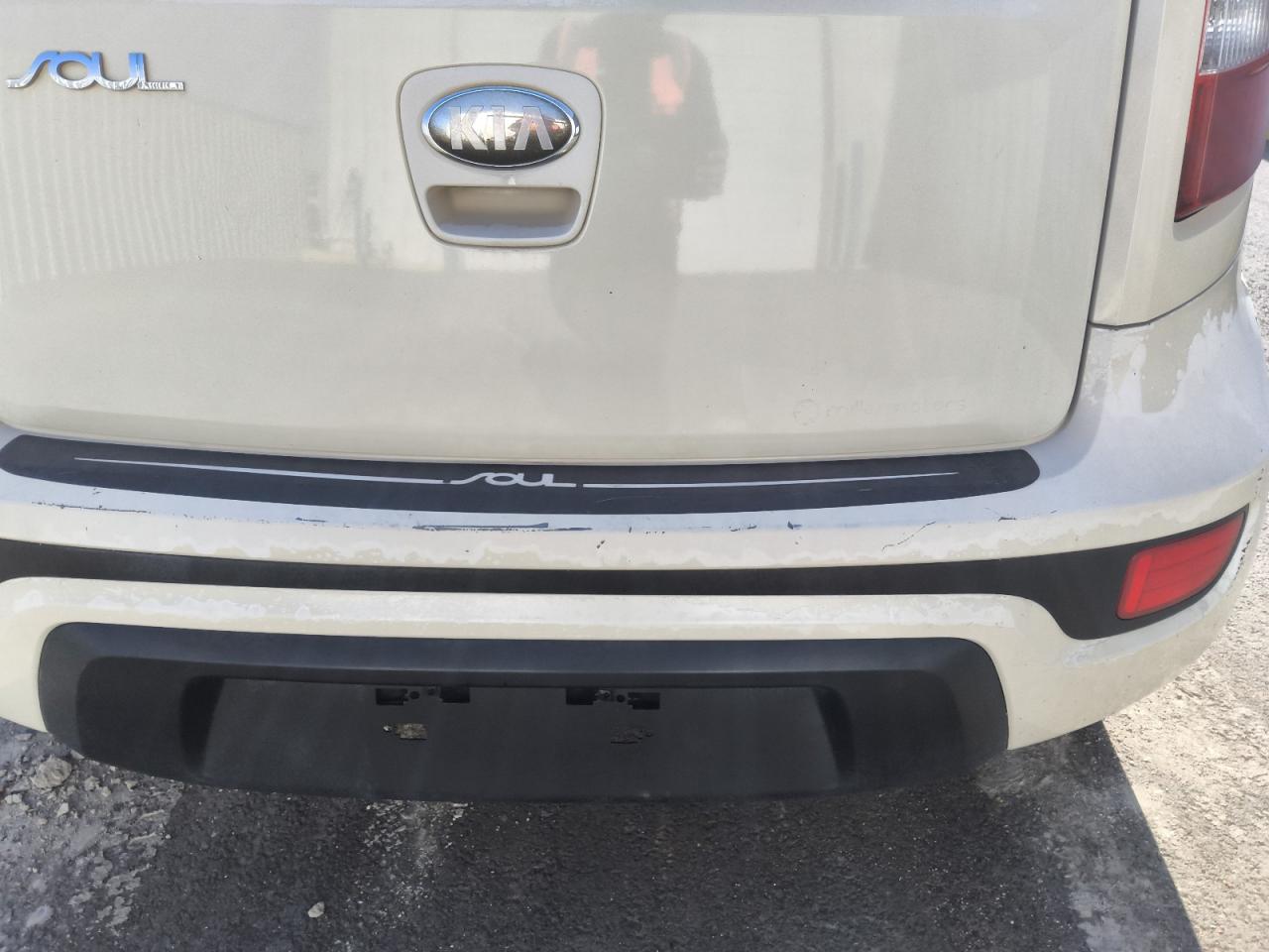 2013 Kia Soul Base White vin: KNDJT2A55D7509323 Damage: Rear Bumper/Cover, Scraped, > 12 Inches