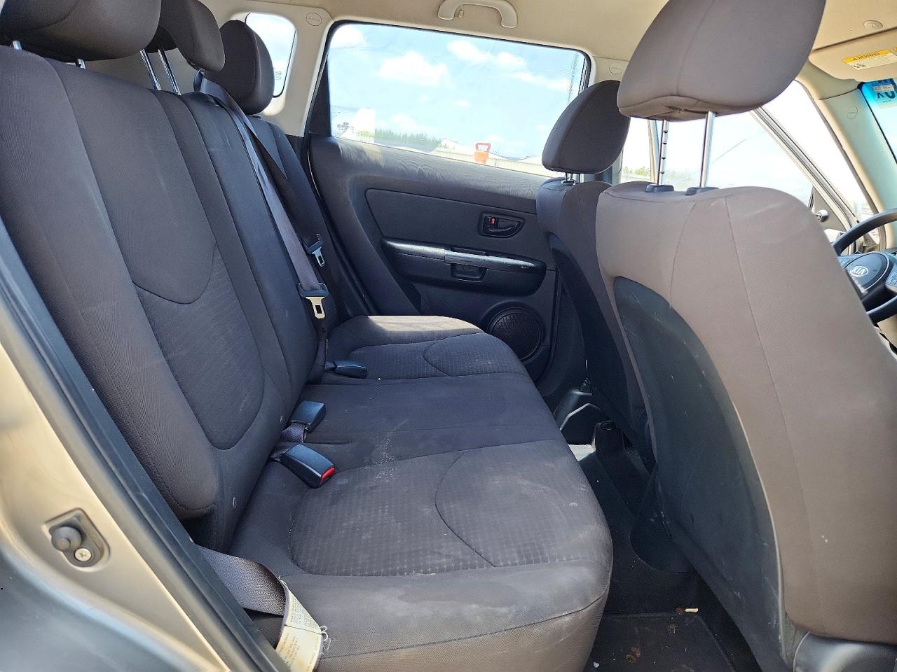 2013 Kia Soul Base Gray vin: KNDJT2A55D7527630