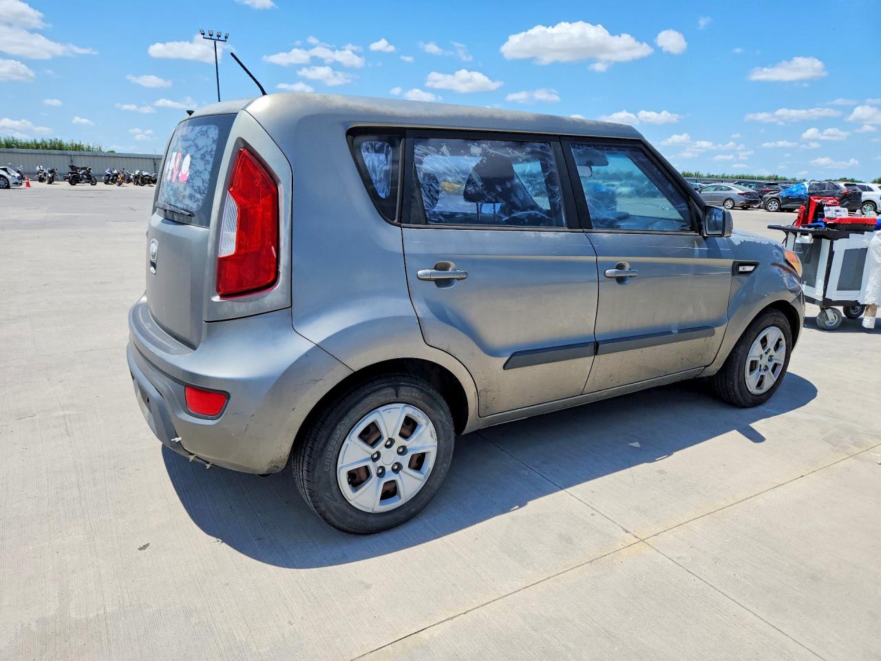 2013 Kia Soul Base Gray vin: KNDJT2A55D7527630
