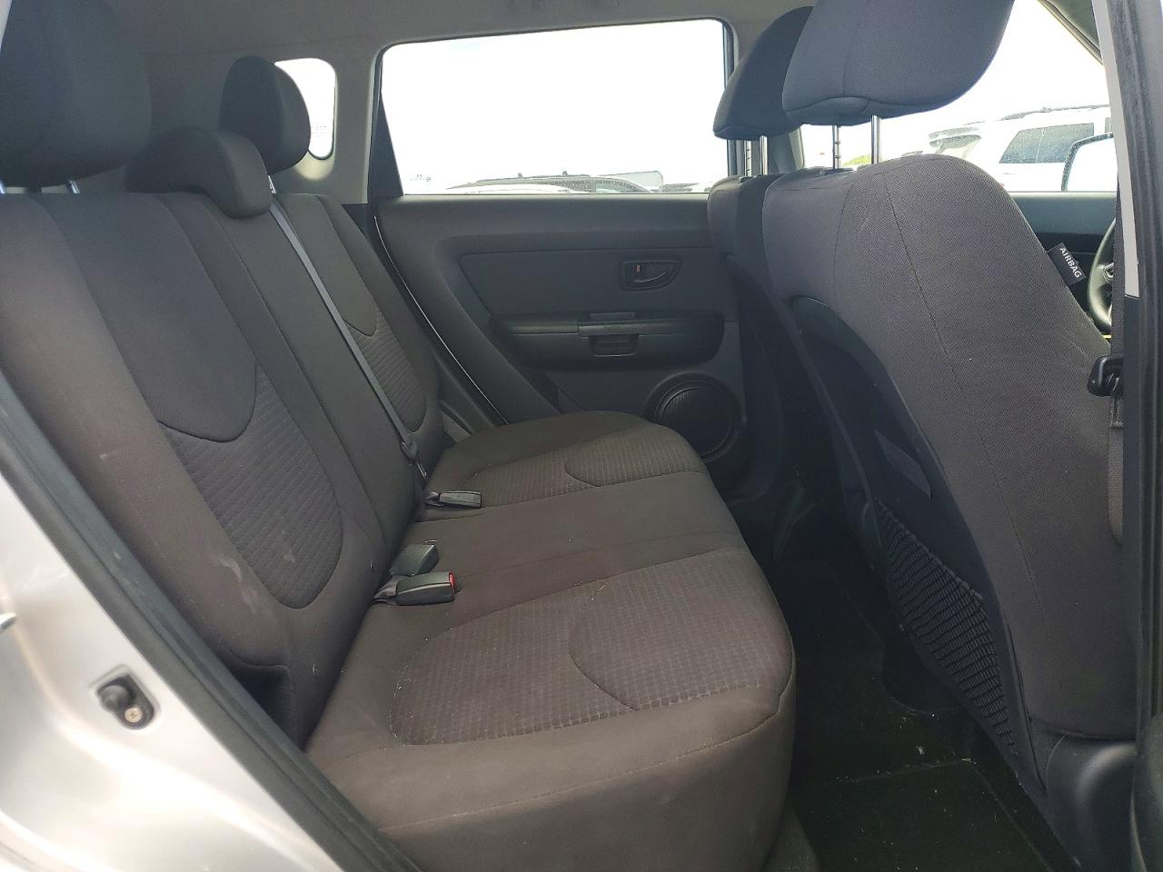 2013 Kia Soul Base Серебряный vin: KNDJT2A55D7584359