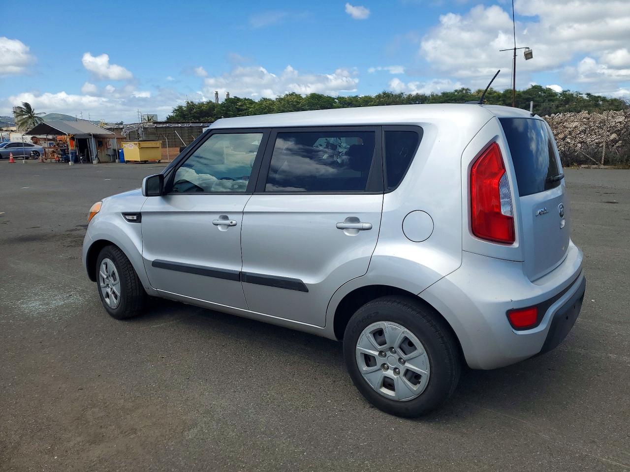 2013 Kia Soul Base Серебряный vin: KNDJT2A55D7584359