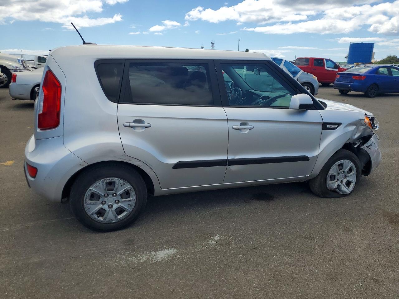 2013 Kia Soul Base Серебряный vin: KNDJT2A55D7584359