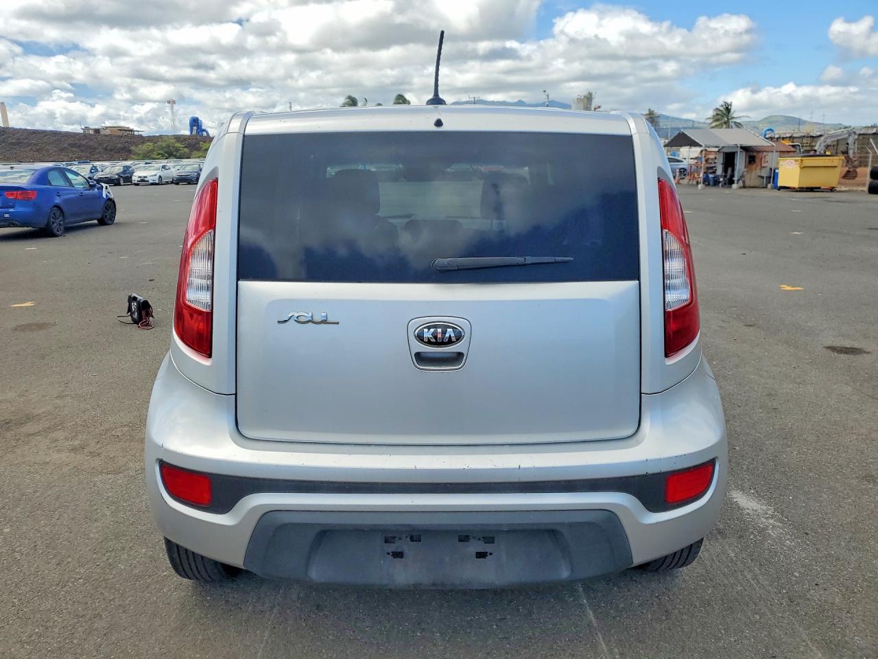 2013 Kia Soul Base Серебряный vin: KNDJT2A55D7584359