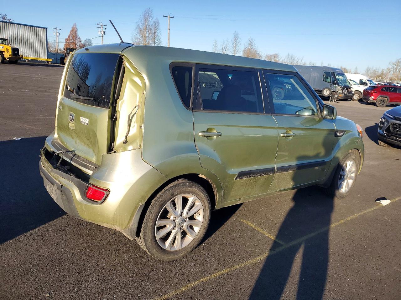 2013 Kia Soul Base Green vin: KNDJT2A55D7613889