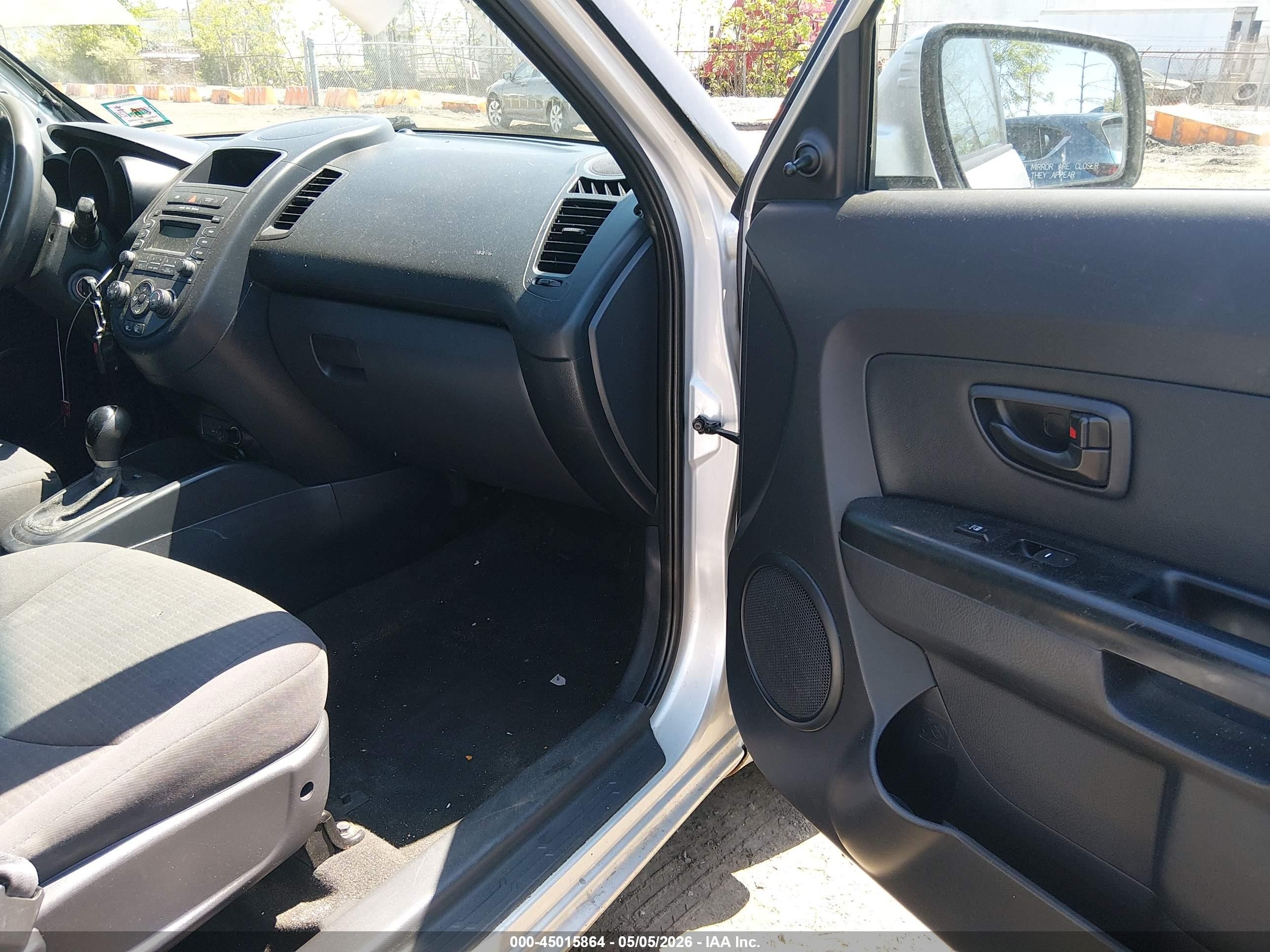 2013 Kia Soul   Silver vin: KNDJT2A55D7755403