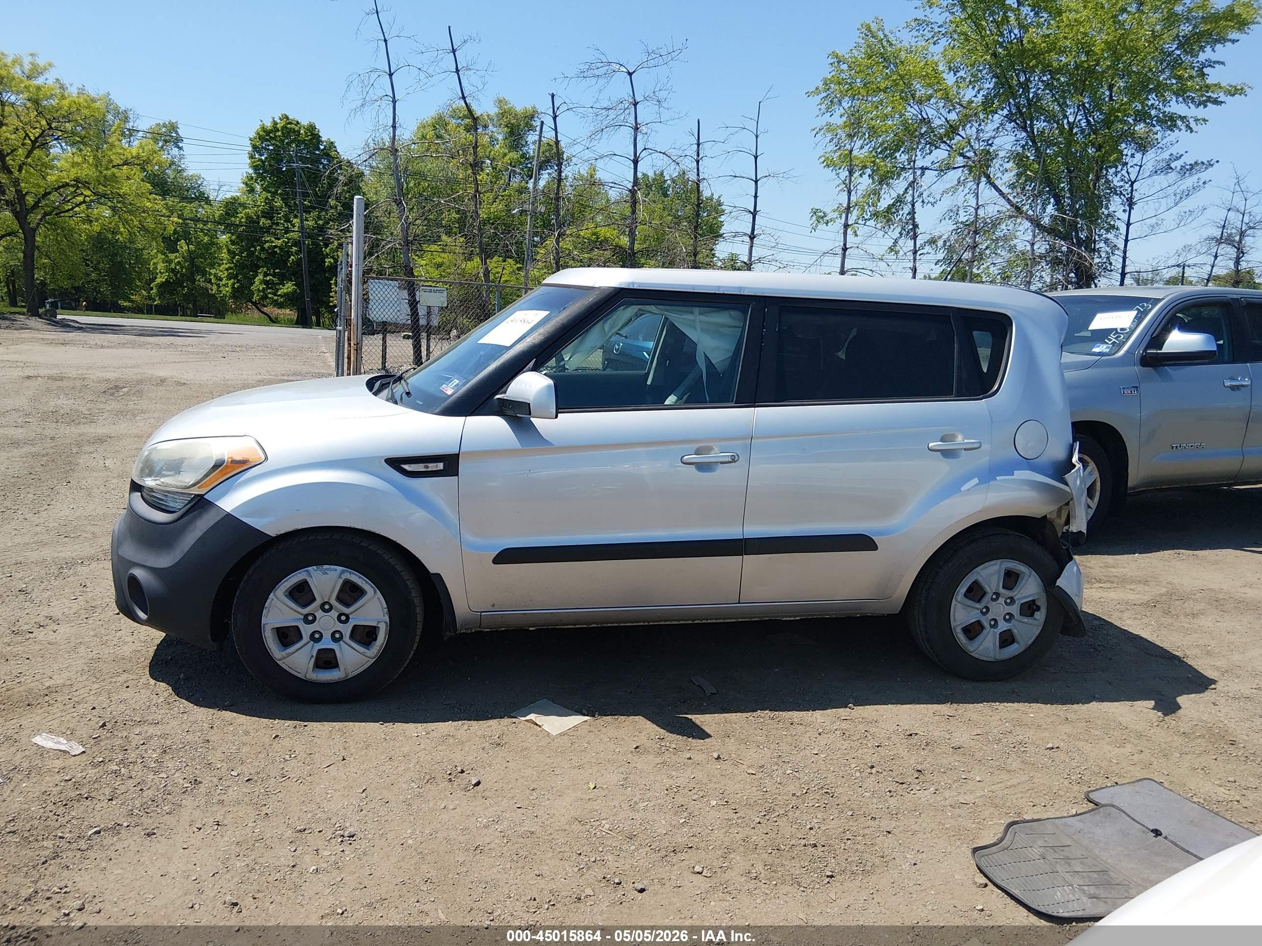2013 Kia Soul   Silver vin: KNDJT2A55D7755403