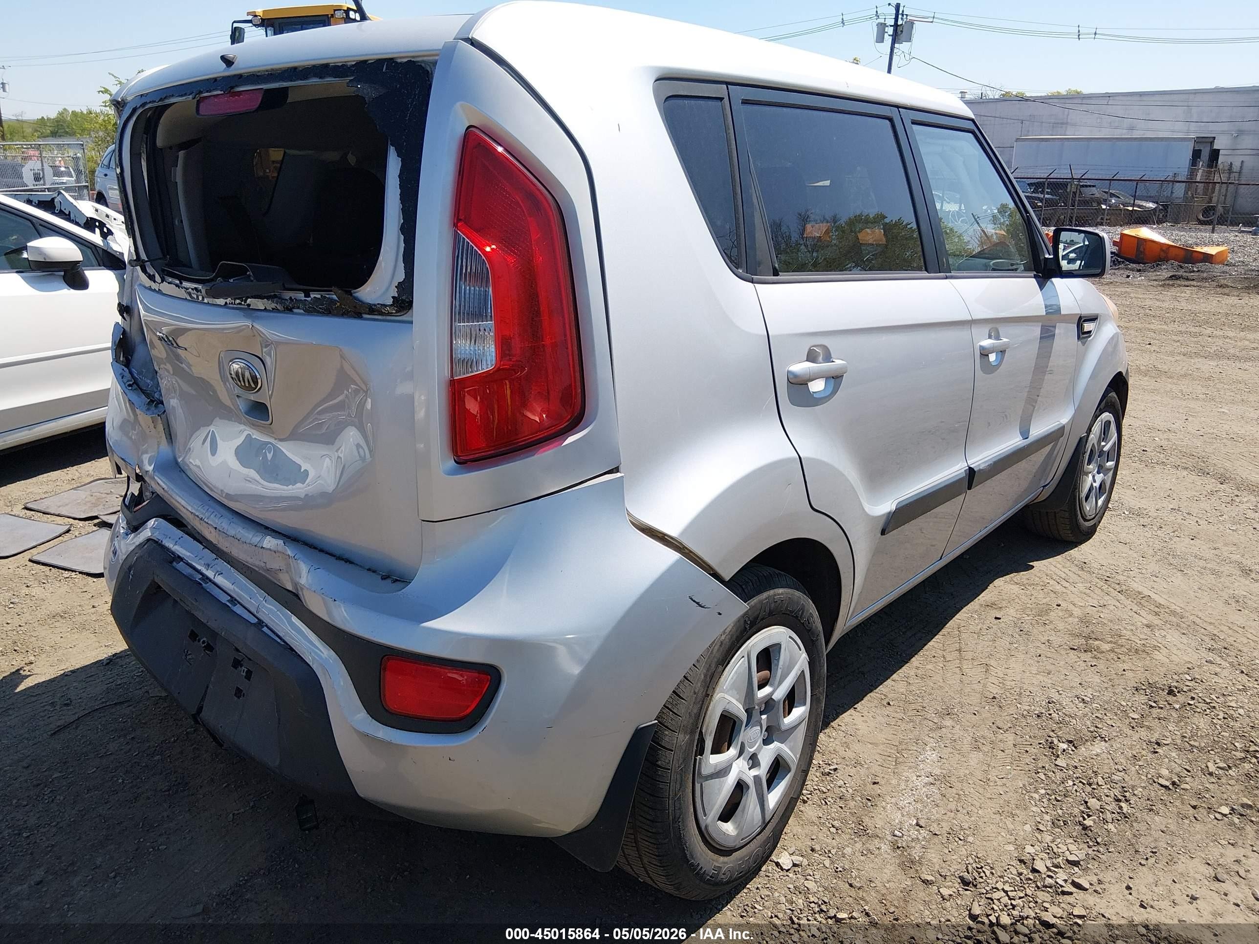 2013 Kia Soul   Silver vin: KNDJT2A55D7755403
