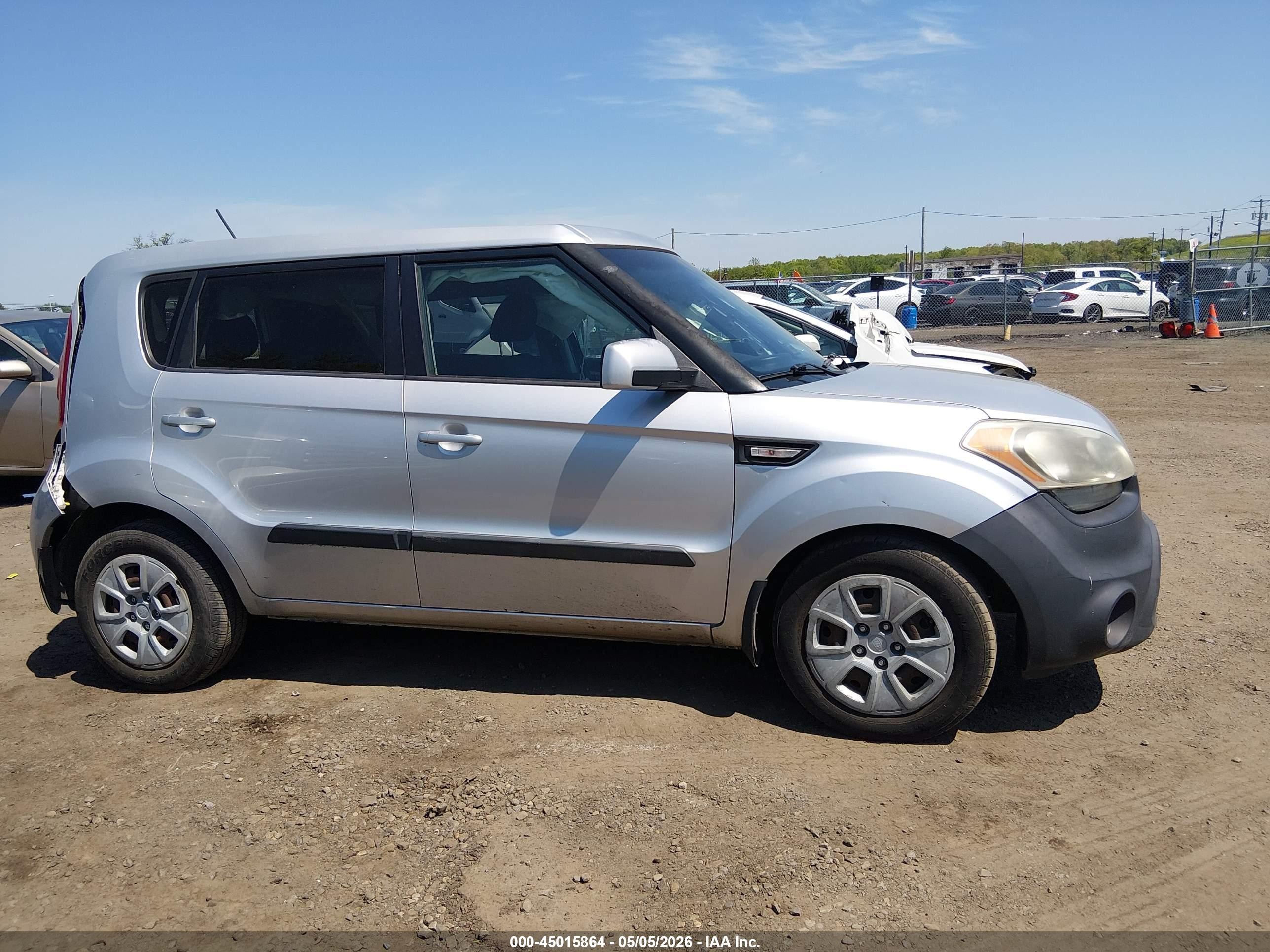 2013 Kia Soul   Silver vin: KNDJT2A55D7755403