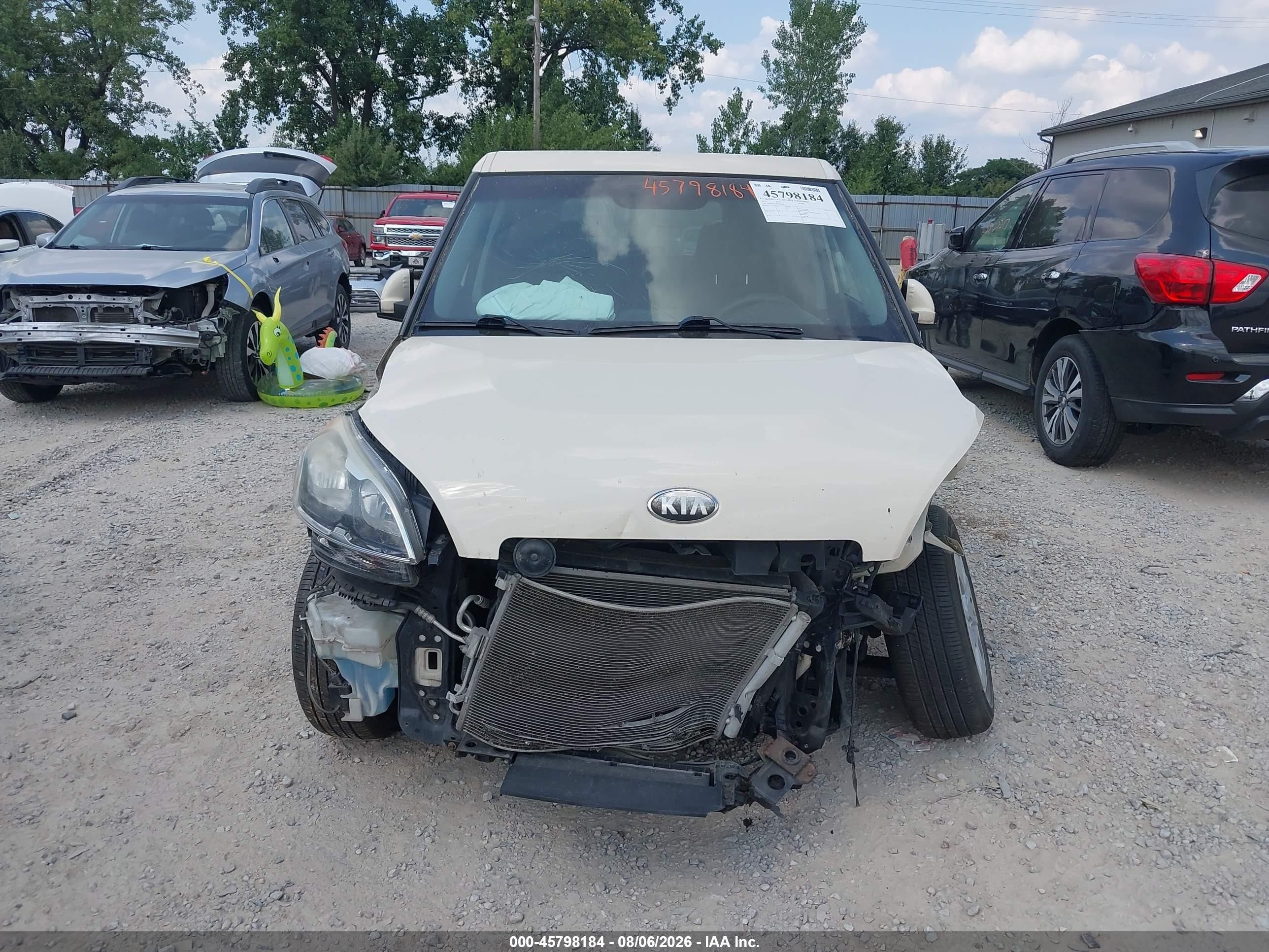 2013 Kia Soul   White vin: KNDJT2A55D7759905