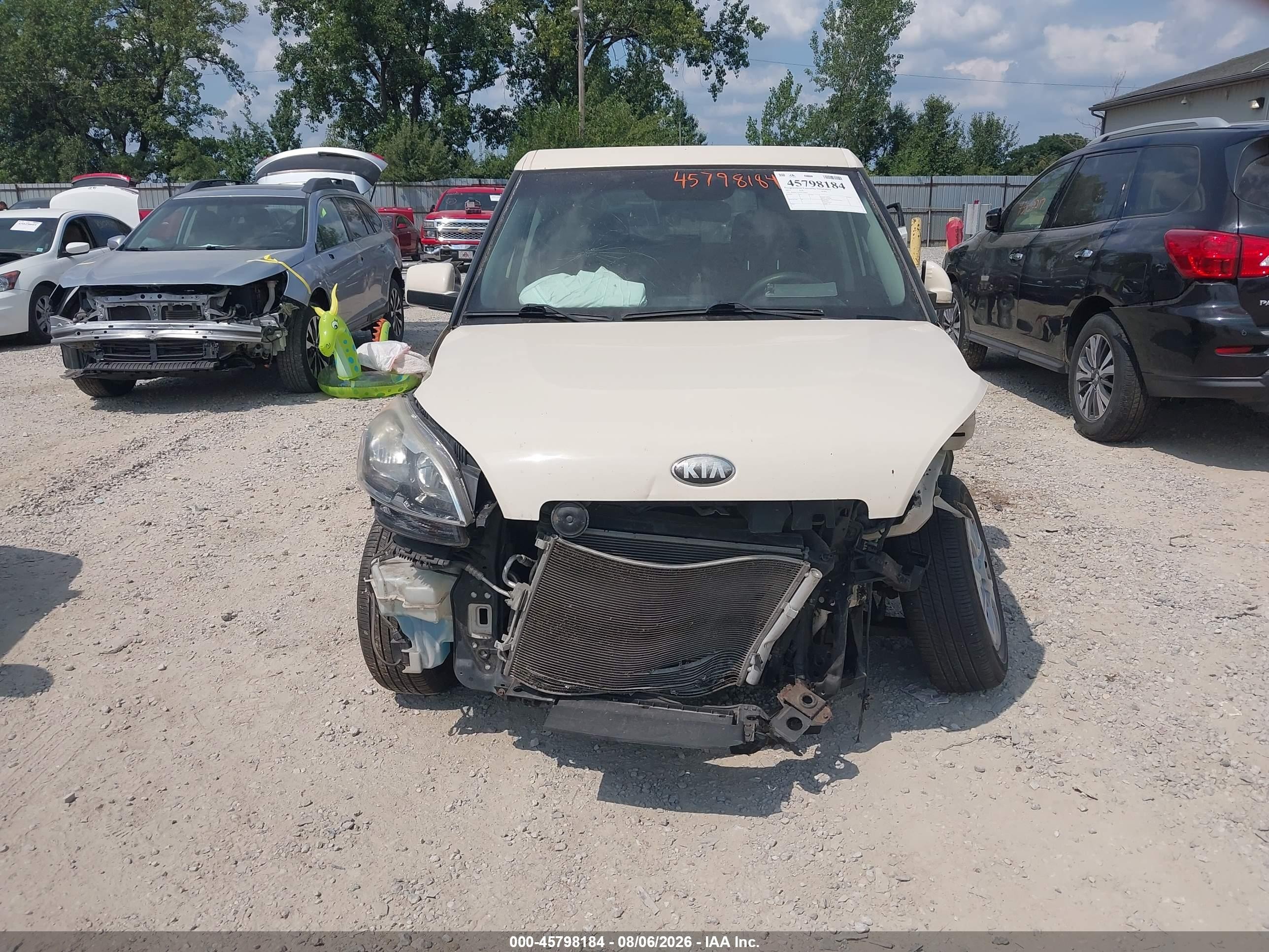 2013 Kia Soul   White vin: KNDJT2A55D7759905